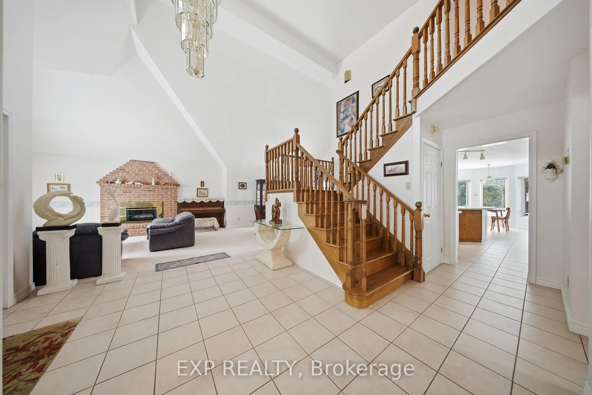 Photo 7 of 637 Deer Run Drive, Waterloo — HOMEH