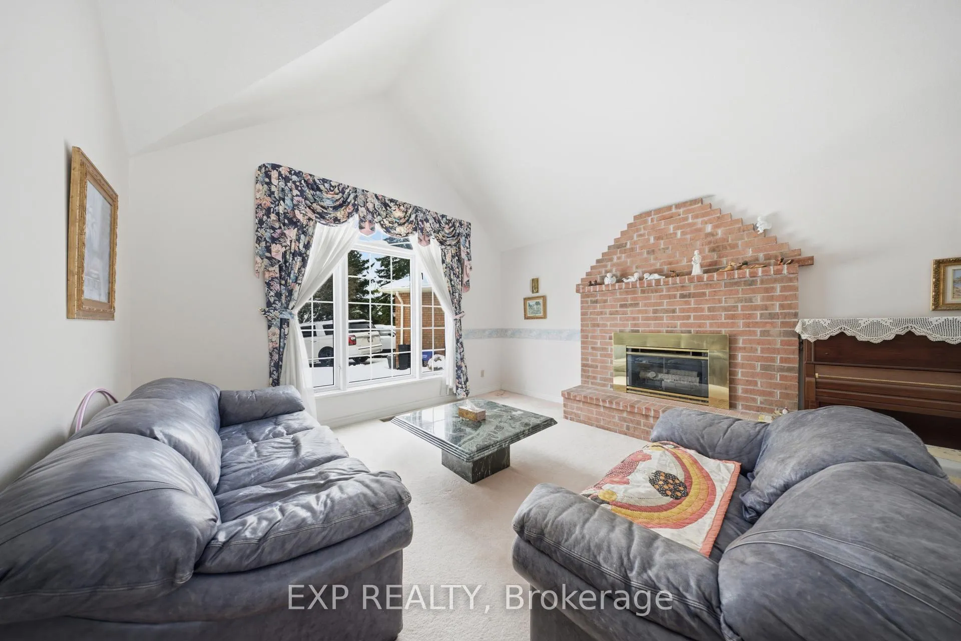 Photo 9 of 637 Deer Run Drive, Waterloo — HOMEH