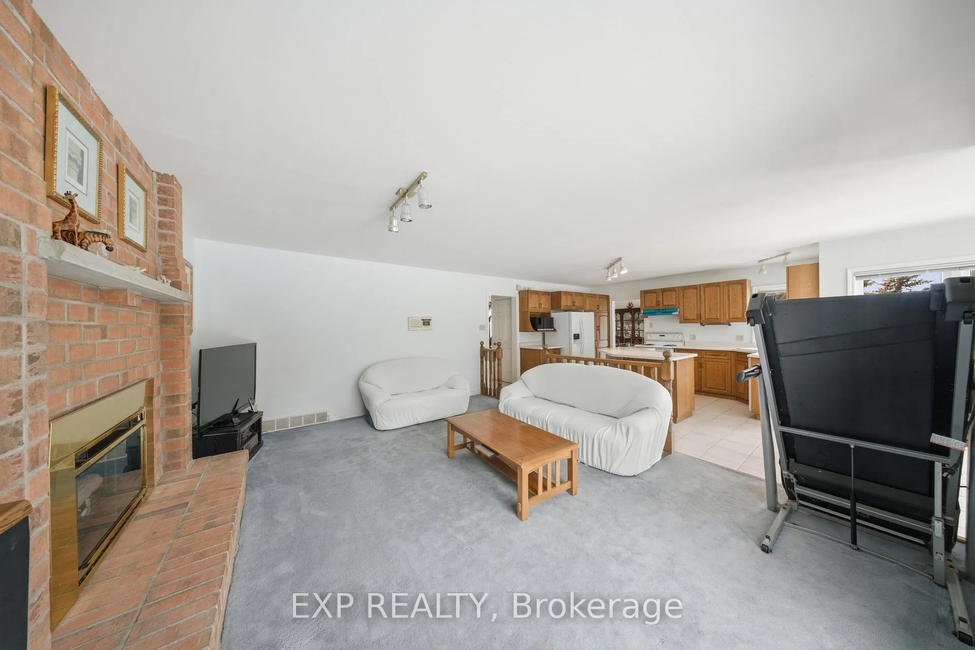 Photo 14 of 637 Deer Run Drive, Waterloo — HOMEH