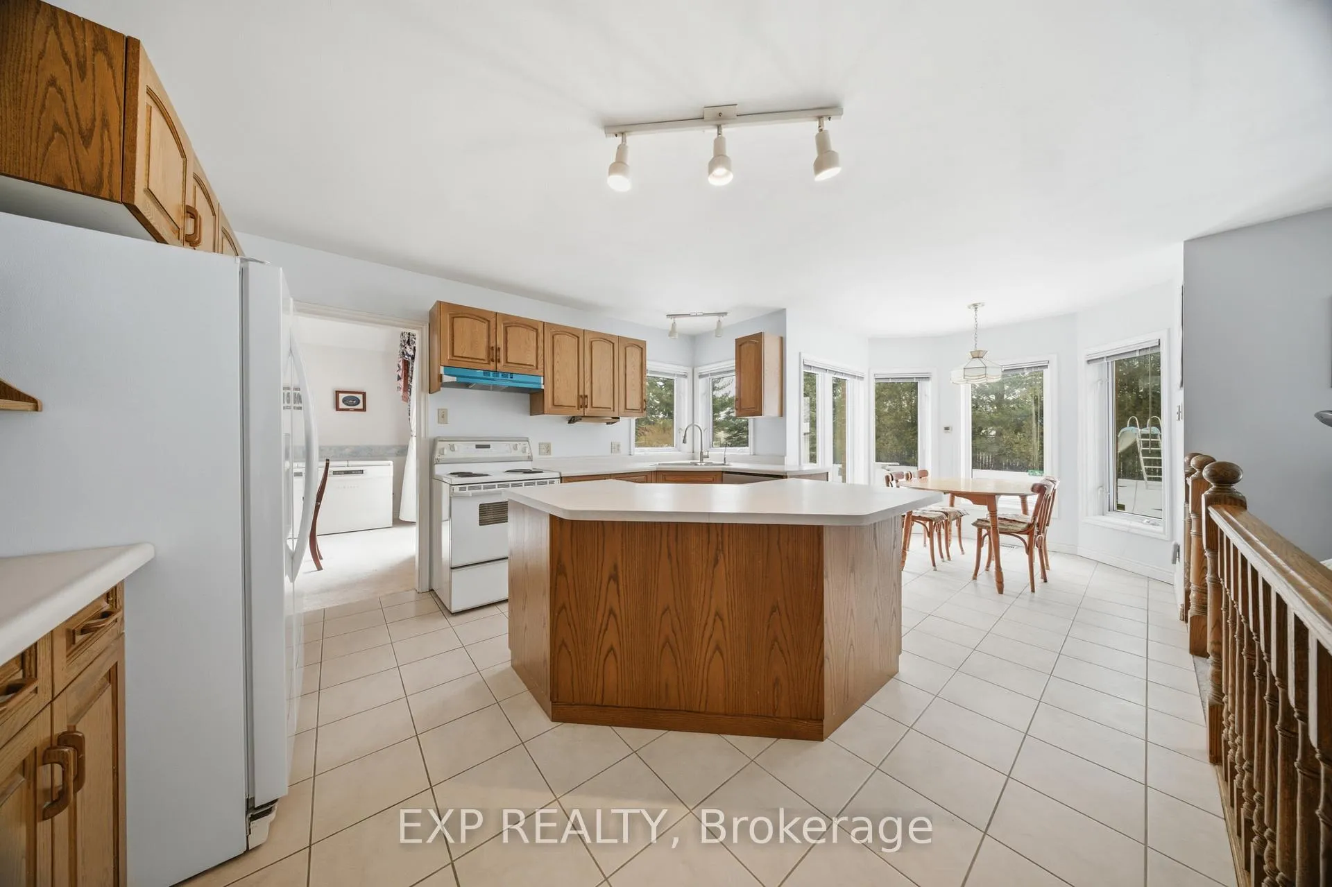 Photo 15 of 637 Deer Run Drive, Waterloo — HOMEH