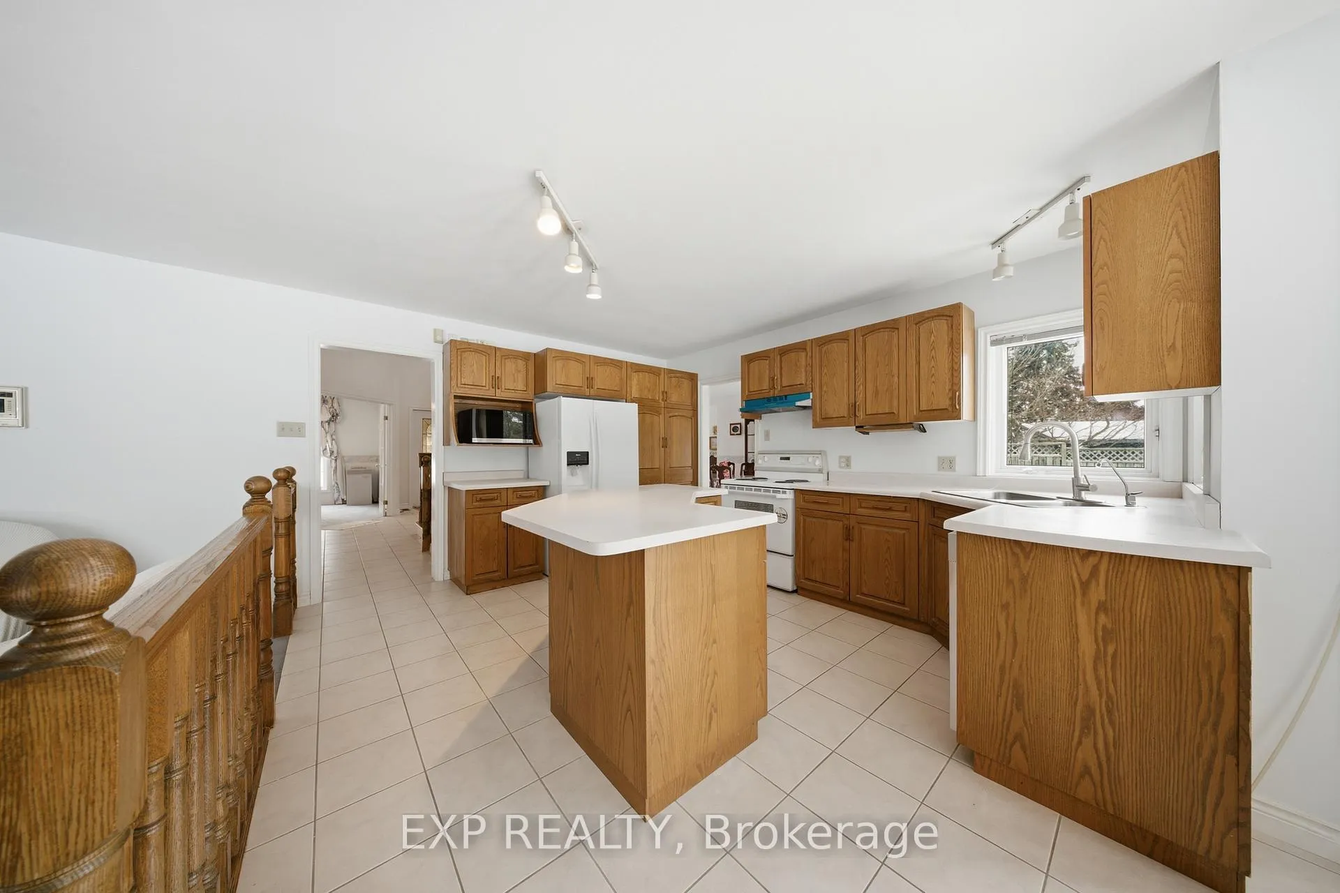 Photo 16 of 637 Deer Run Drive, Waterloo — HOMEH