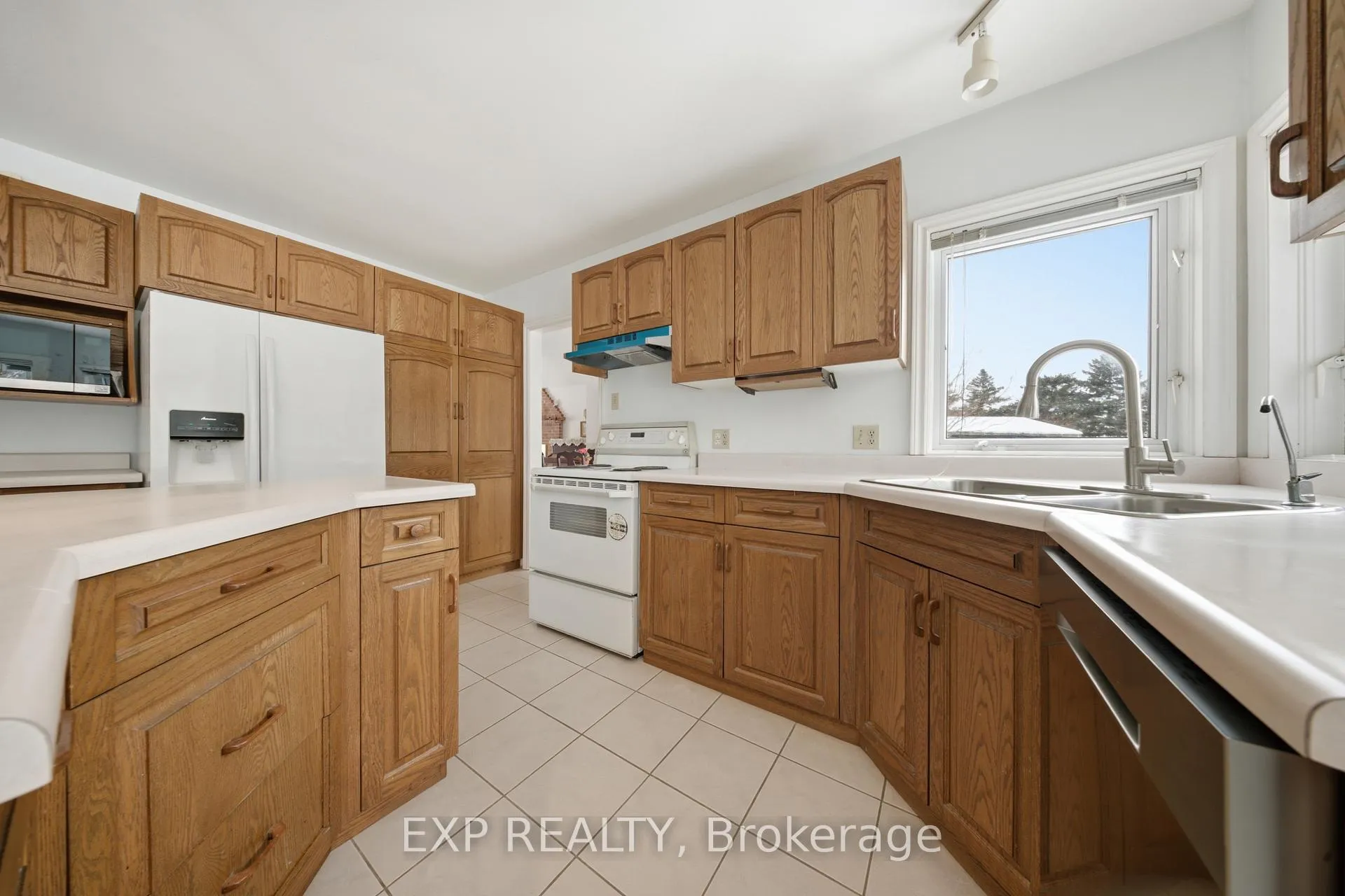 Photo 21 of 637 Deer Run Drive, Waterloo — HOMEH