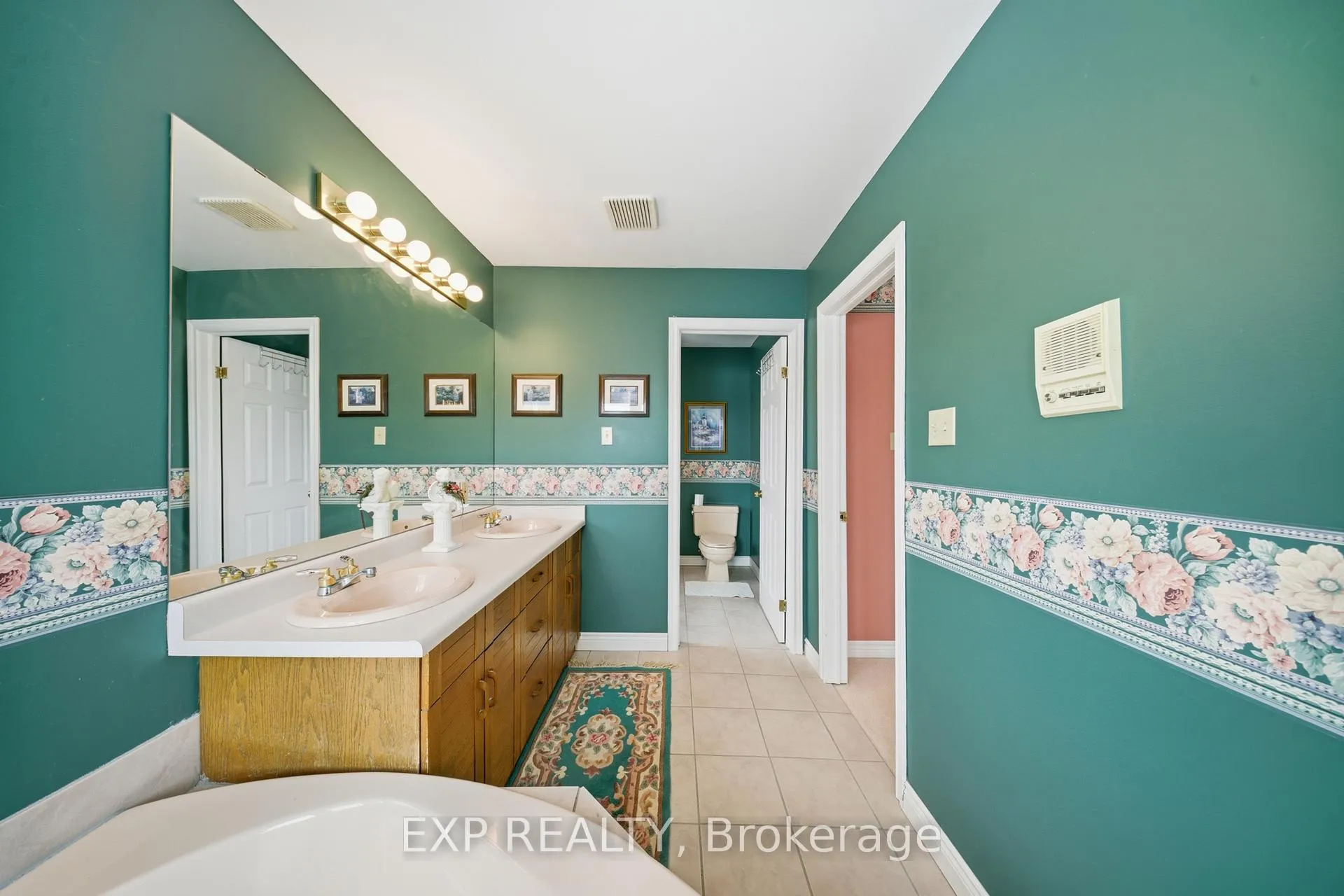 Photo 32 of 637 Deer Run Drive, Waterloo — HOMEH