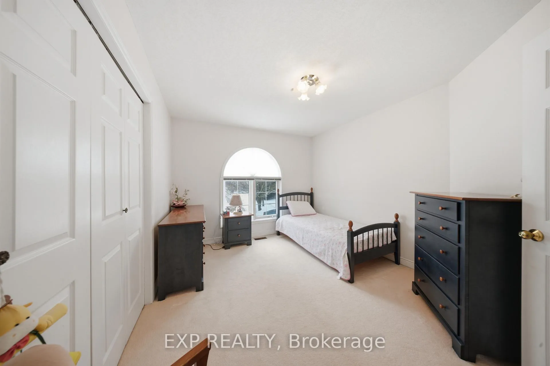 Photo 33 of 637 Deer Run Drive, Waterloo — HOMEH