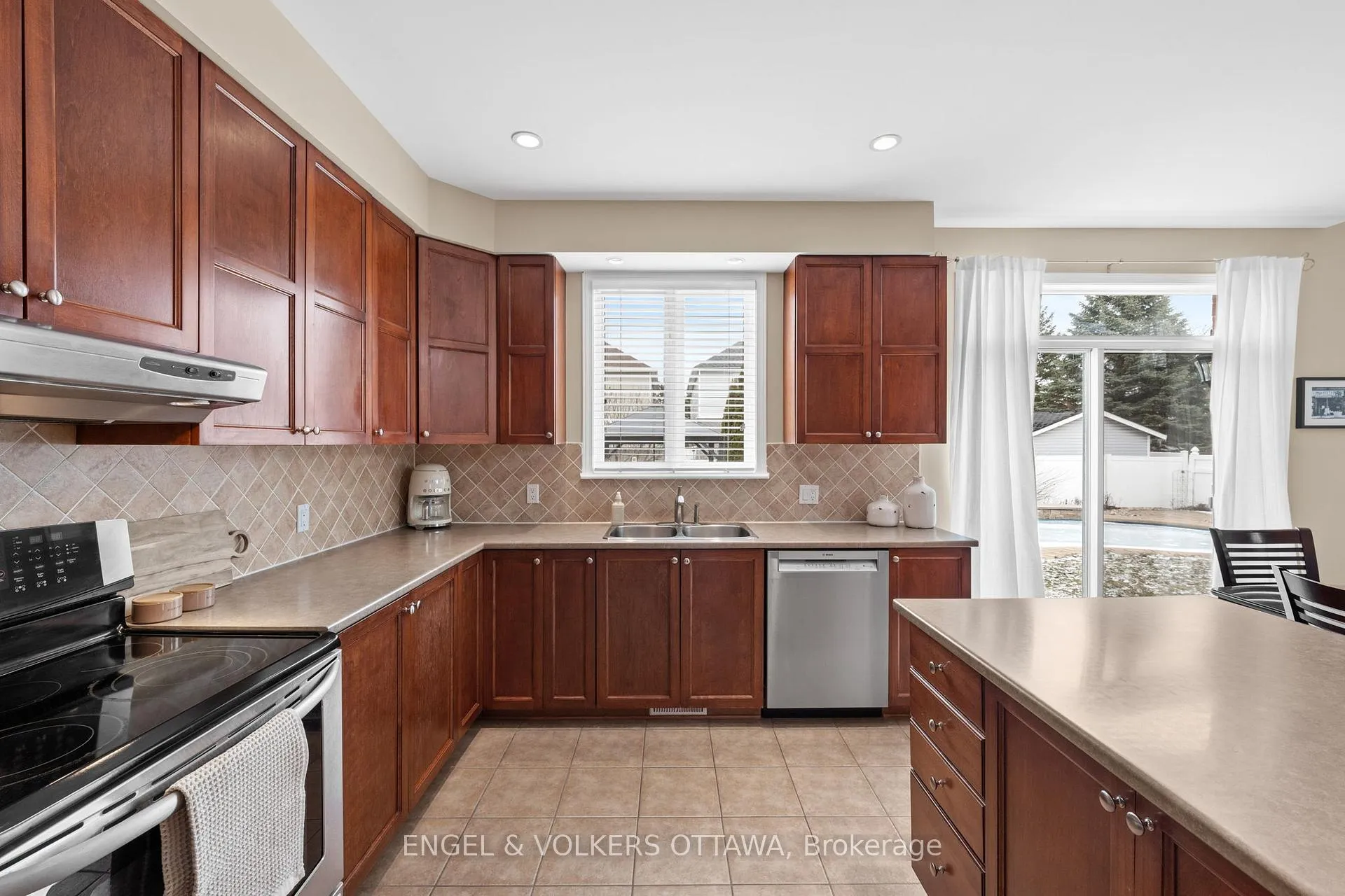 Photo 15 of 113 Maple Stand Way, Ottawa, Barrhaven East — HOMEH