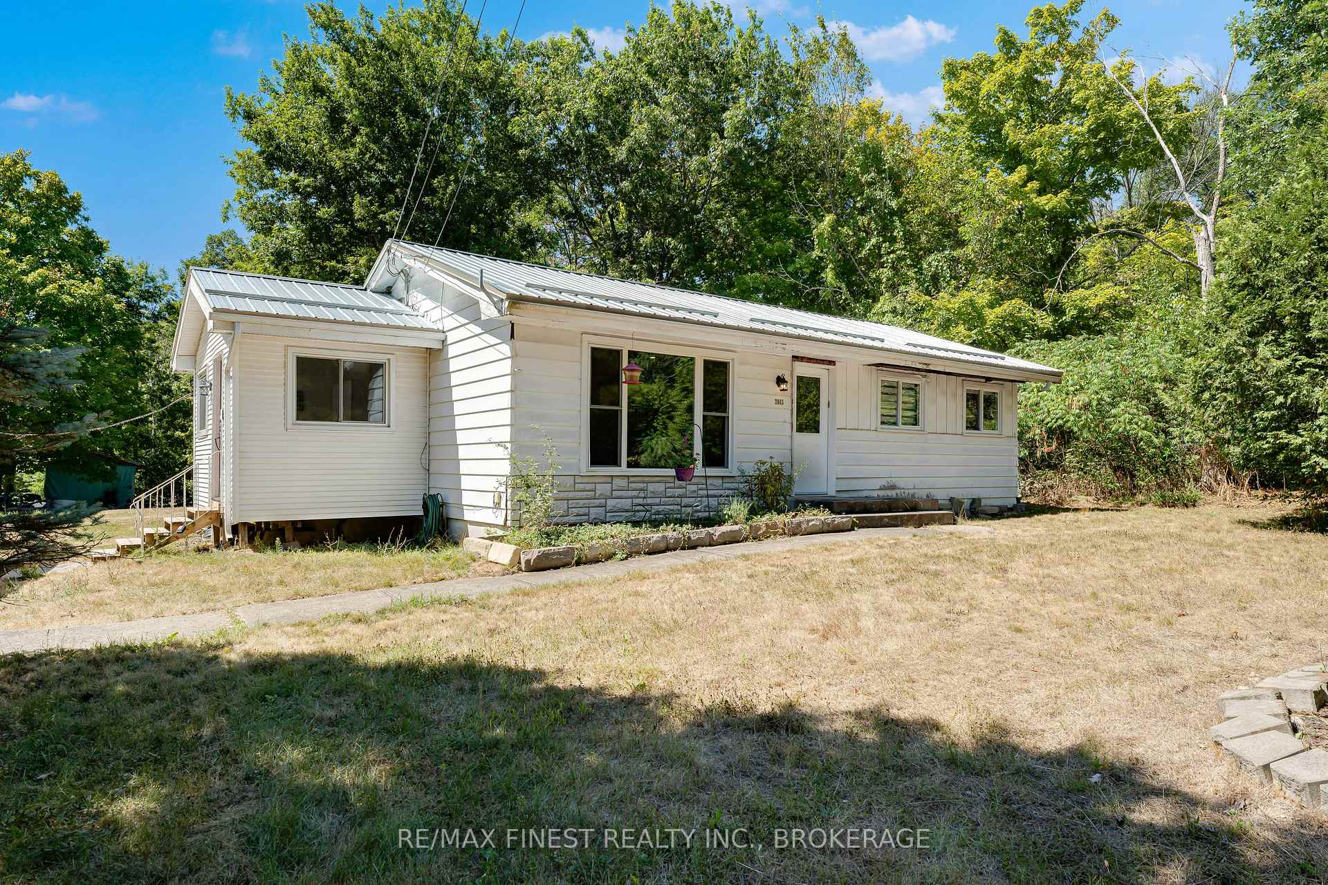 Photo 2 of 2843 Perth Road, Kingston, City North of 401 — HOMEH