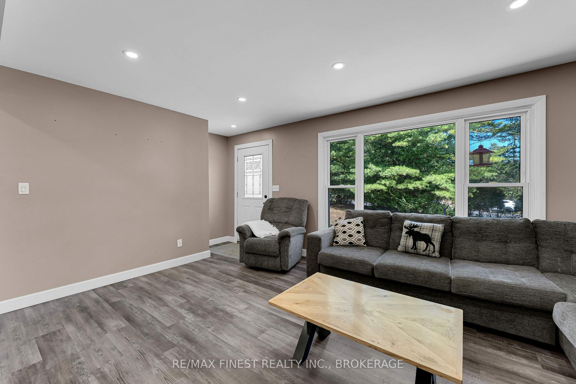 Photo 5 of 2843 Perth Road, Kingston, City North of 401 — HOMEH