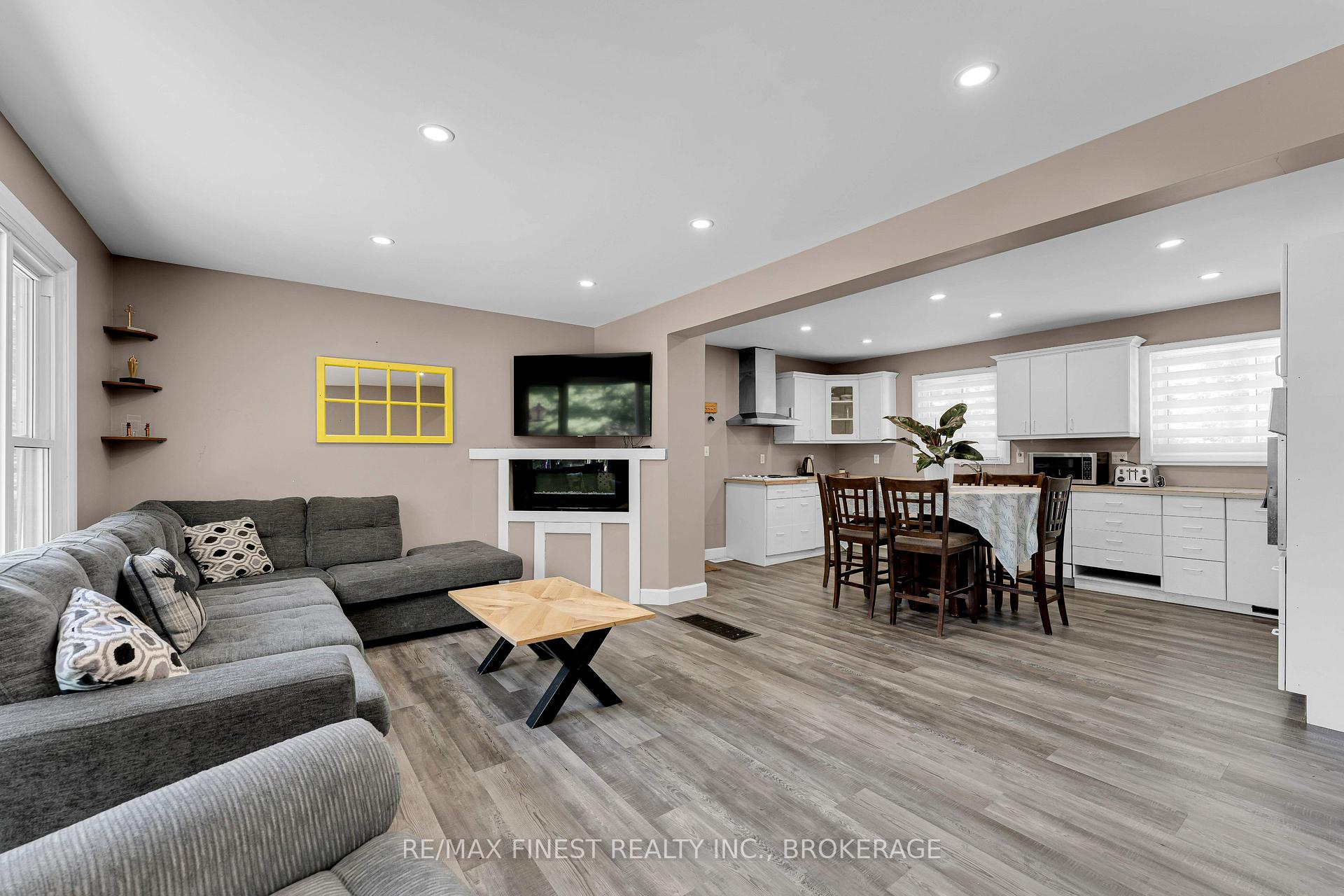 Photo 6 of 2843 Perth Road, Kingston, City North of 401 — HOMEH