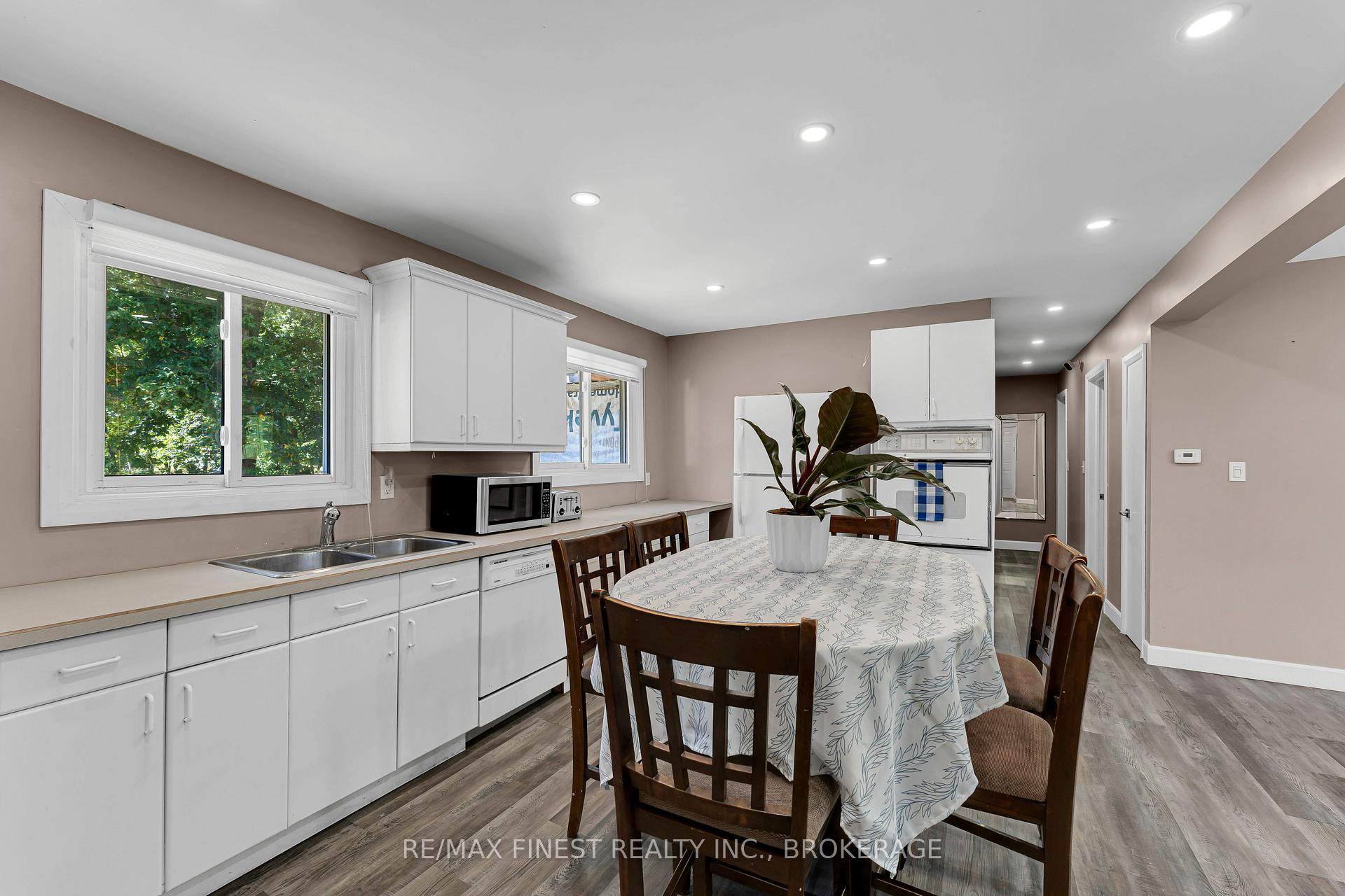 Photo 8 of 2843 Perth Road, Kingston, City North of 401 — HOMEH