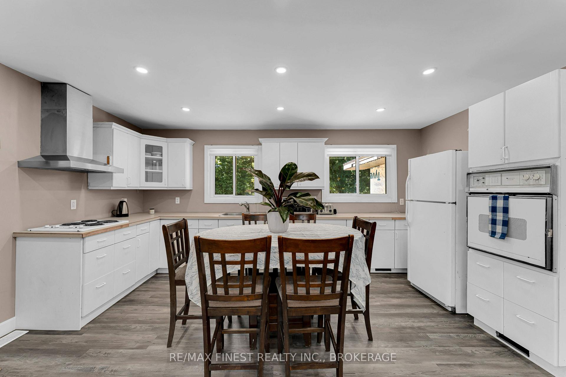 Photo 9 of 2843 Perth Road, Kingston, City North of 401 — HOMEH