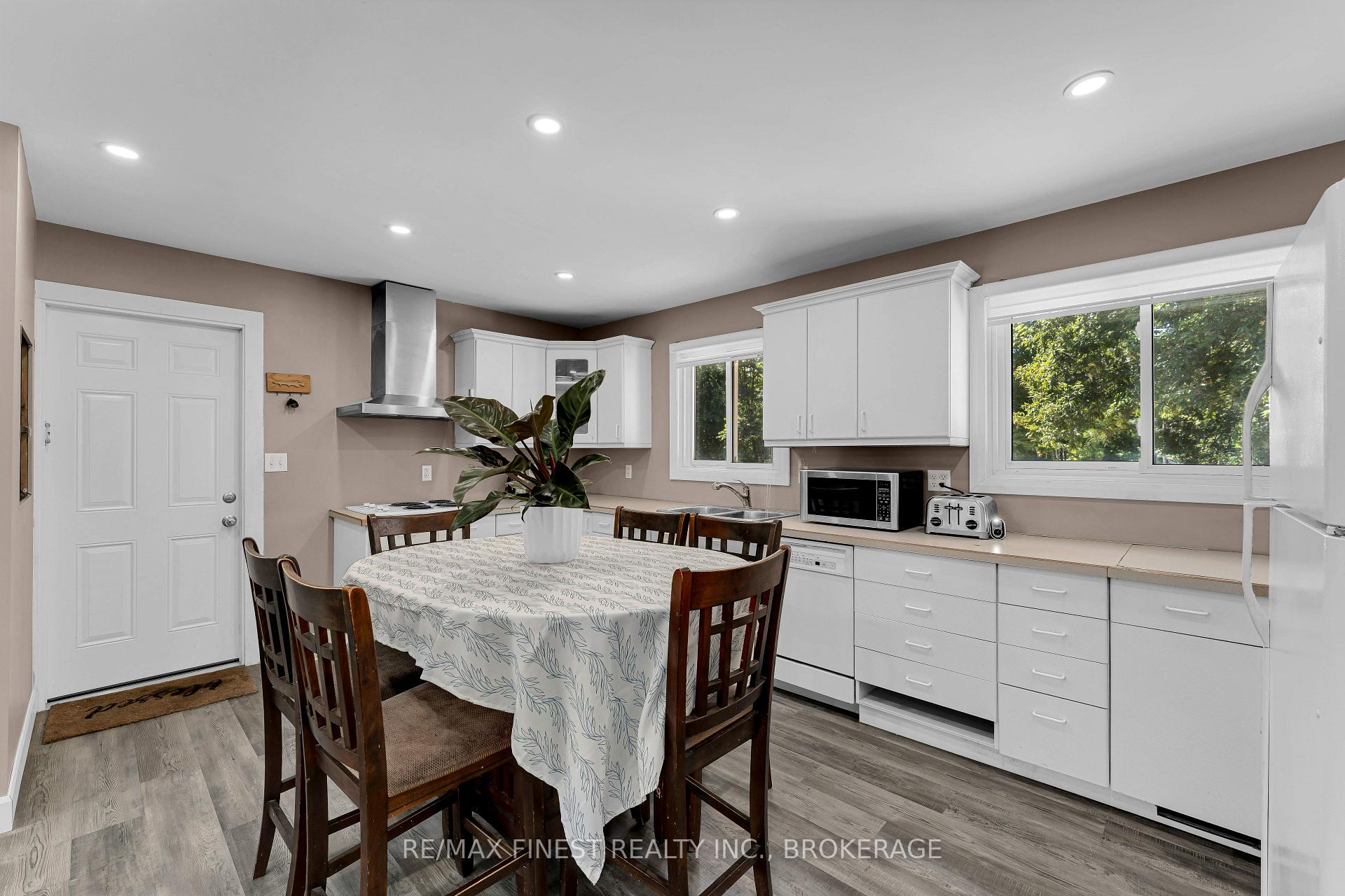 Photo 10 of 2843 Perth Road, Kingston, City North of 401 — HOMEH
