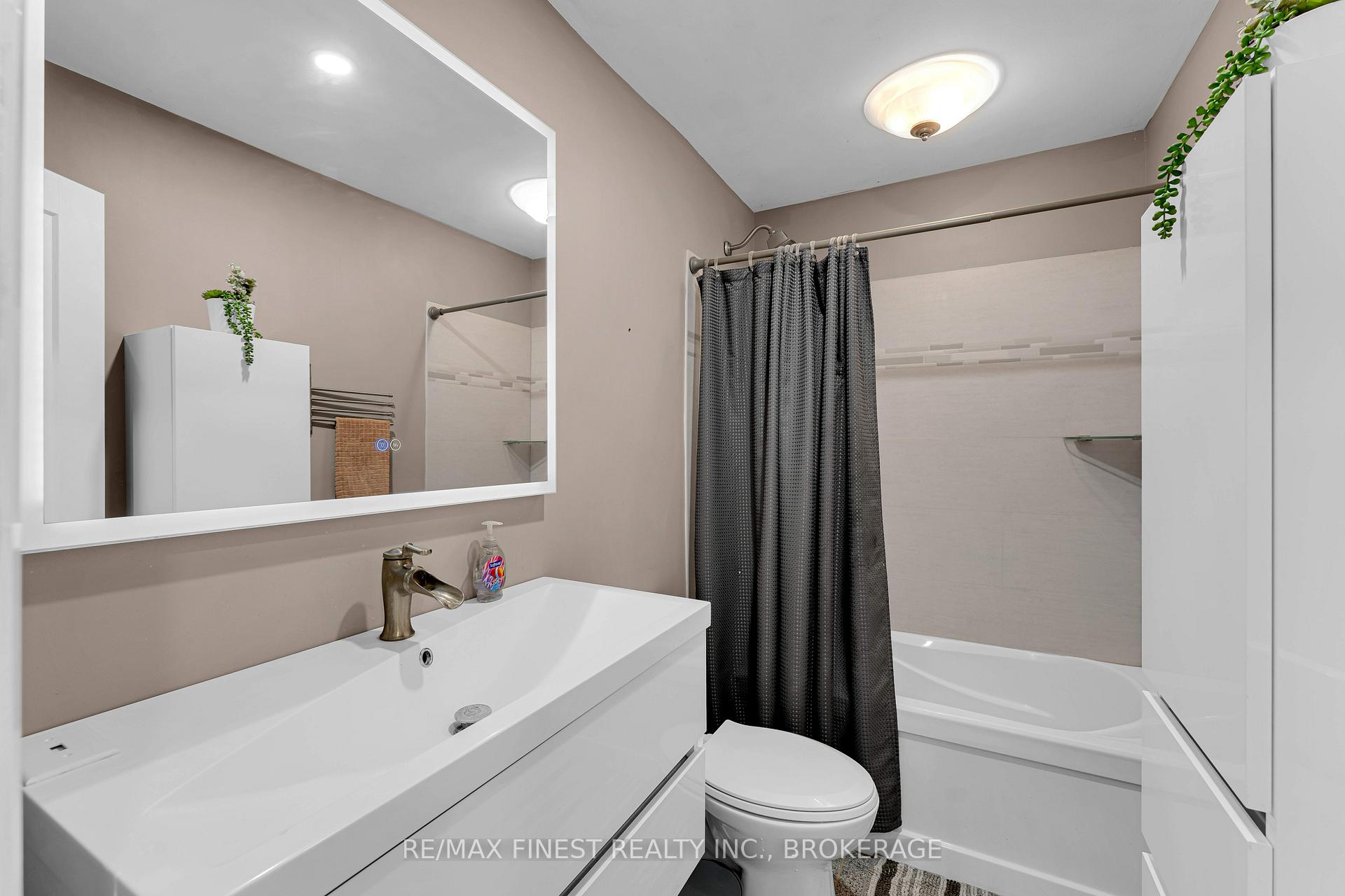 Photo 11 of 2843 Perth Road, Kingston, City North of 401 — HOMEH