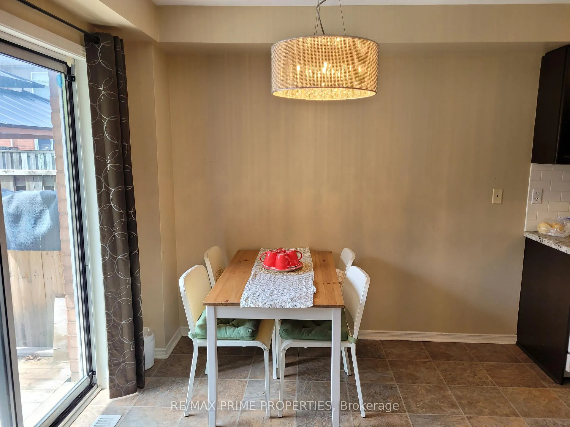 Photo 3 of 124 Glasgow Crescent, Georgina, Keswick South — HOMEH