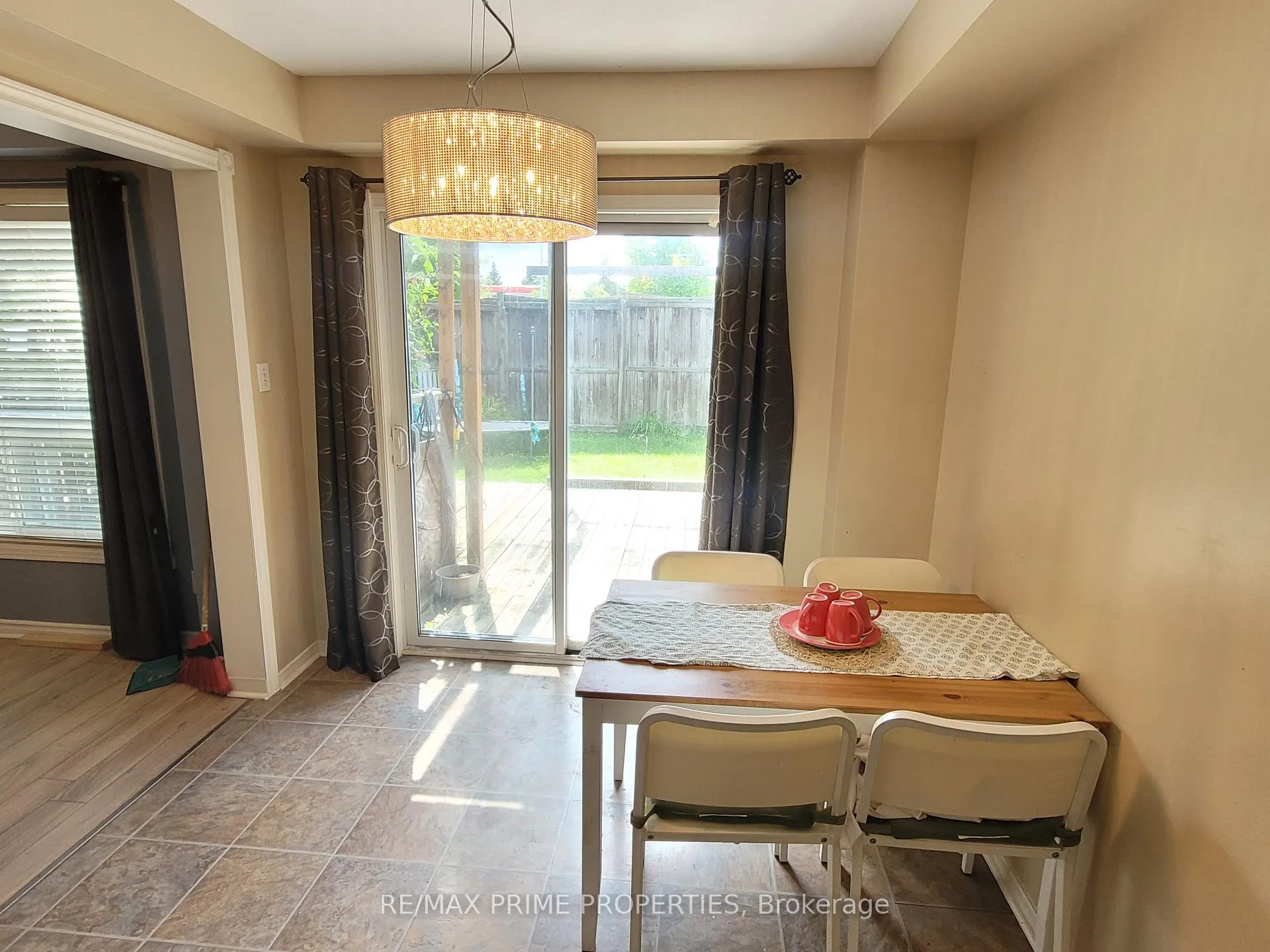 Photo 4 of 124 Glasgow Crescent, Georgina, Keswick South — HOMEH