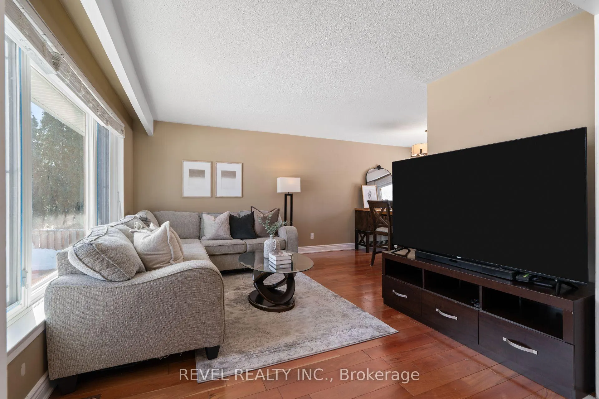 Photo 3 of 37 Ferndale Crescent, Brampton, Brampton East — HOMEH