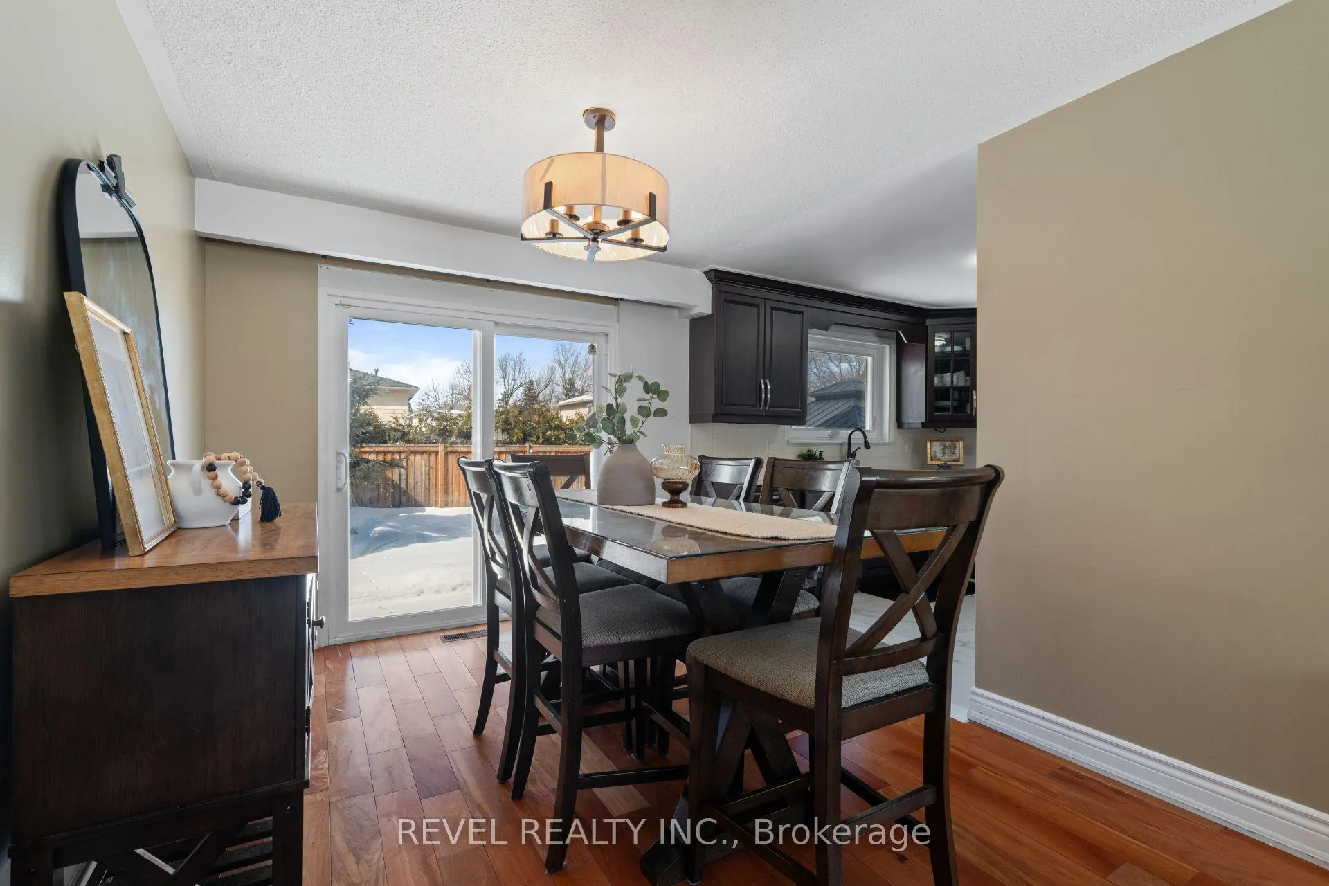 Photo 5 of 37 Ferndale Crescent, Brampton, Brampton East — HOMEH