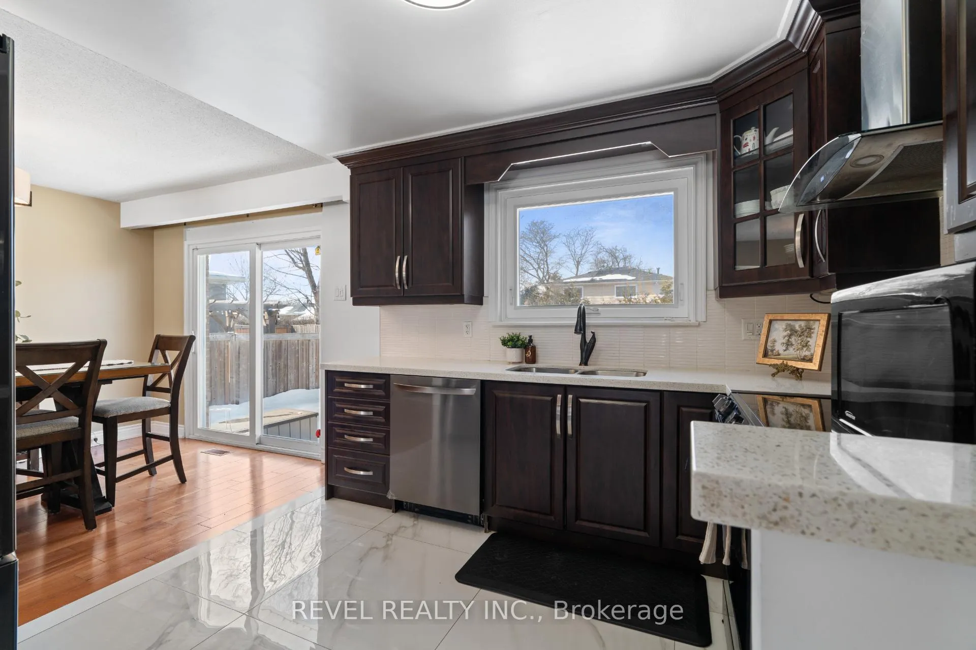 Photo 9 of 37 Ferndale Crescent, Brampton, Brampton East — HOMEH