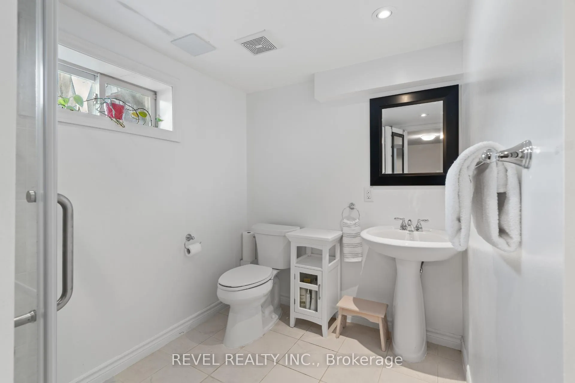 Photo 21 of 37 Ferndale Crescent, Brampton, Brampton East — HOMEH