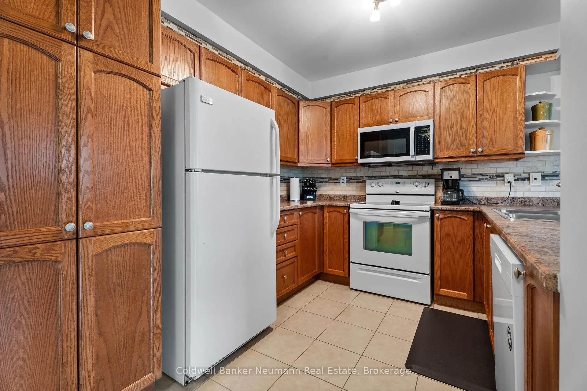 Photo 10 of Unit 71, 1035 Victoria Road S, Guelph, Kortright East — HOMEH