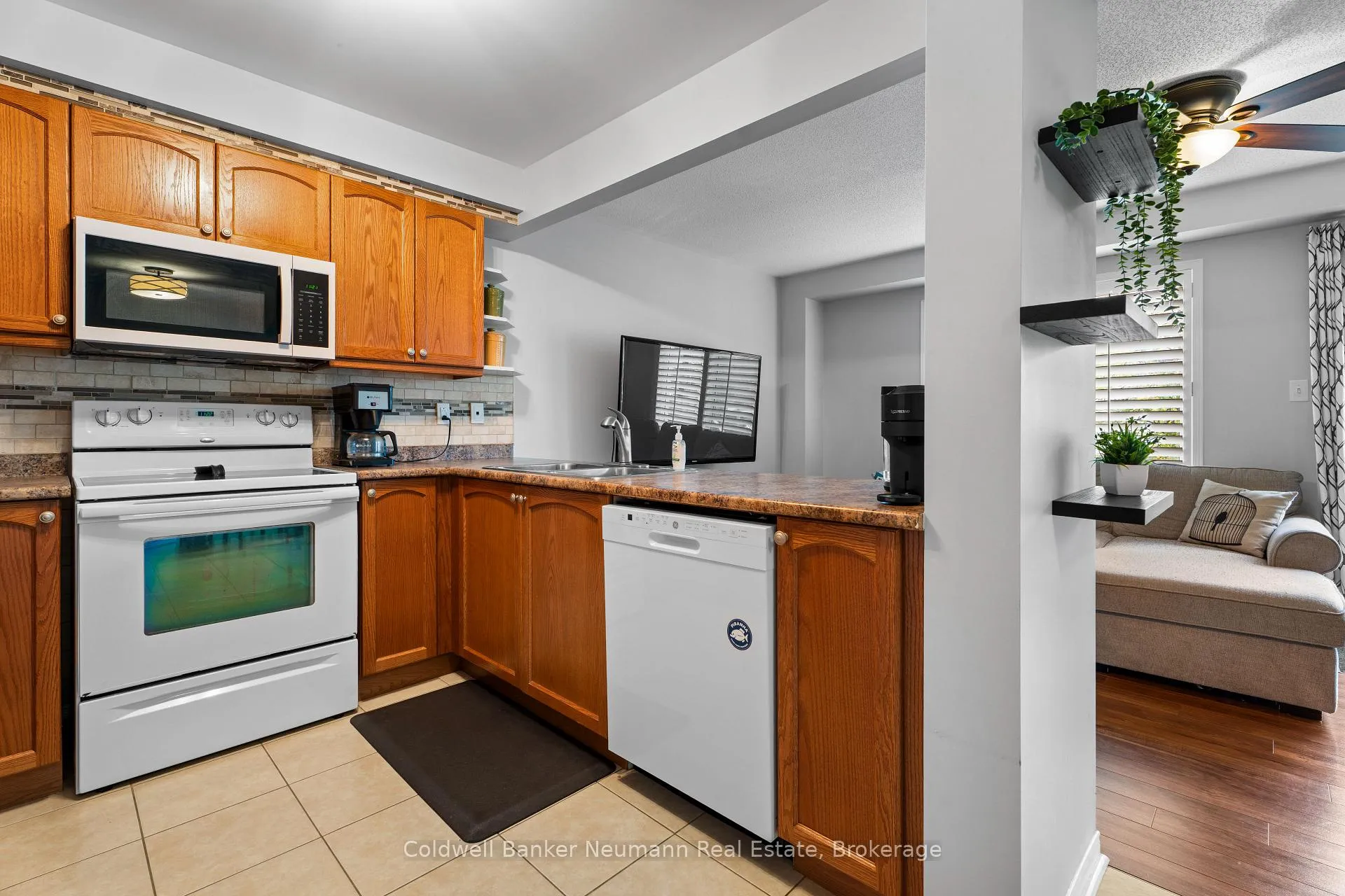 Photo 11 of Unit 71, 1035 Victoria Road S, Guelph, Kortright East — HOMEH