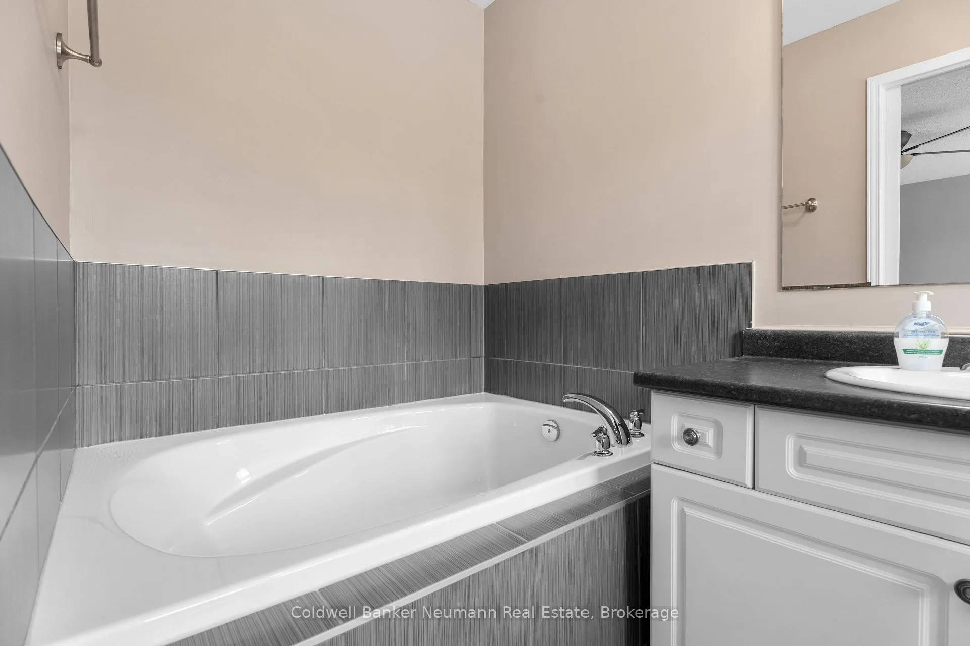 Photo 16 of Unit 71, 1035 Victoria Road S, Guelph, Kortright East — HOMEH