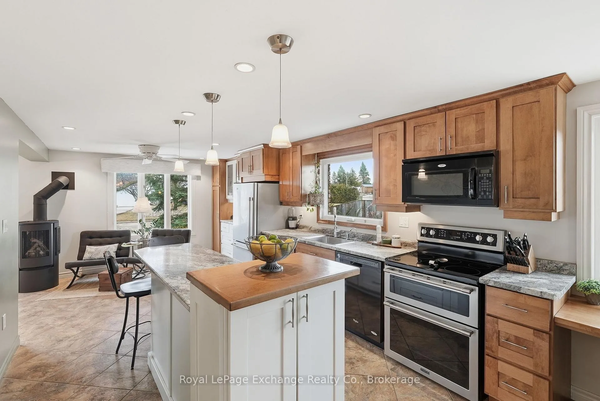 Photo 15 of 446 Highland Drive, Kincardine — HOMEH