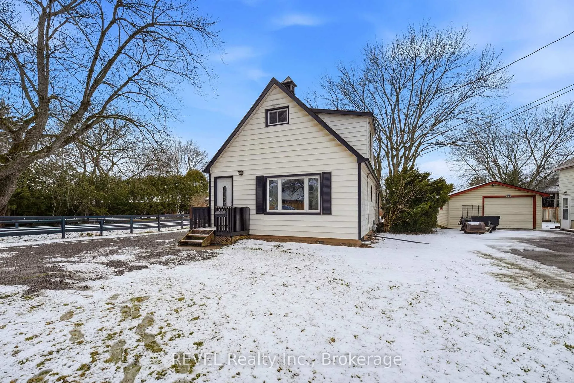 Front of 859 South Pelham Road