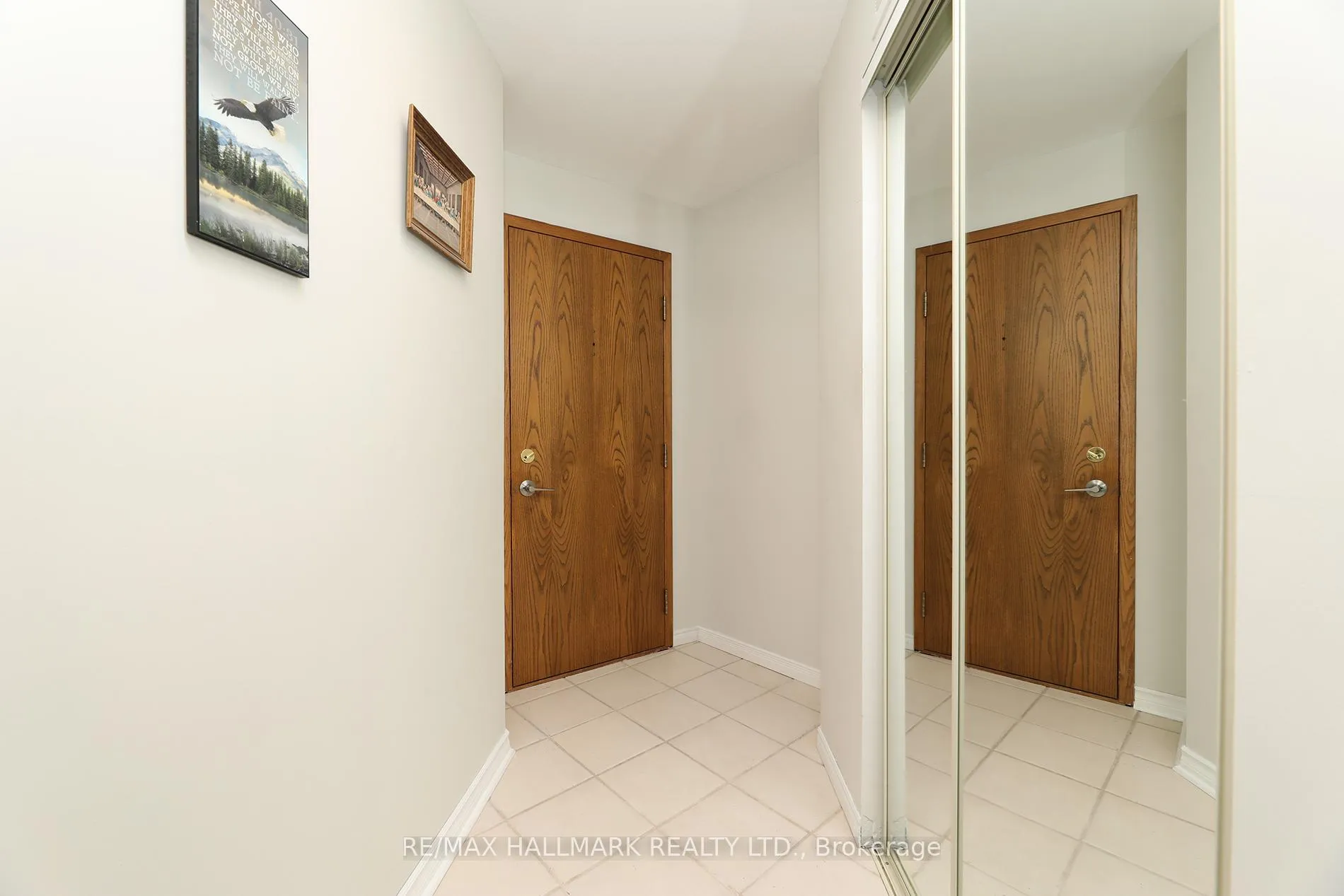 Photo 3 of Unit 305, 21 George Street, Aurora, Aurora Village — HOMEH