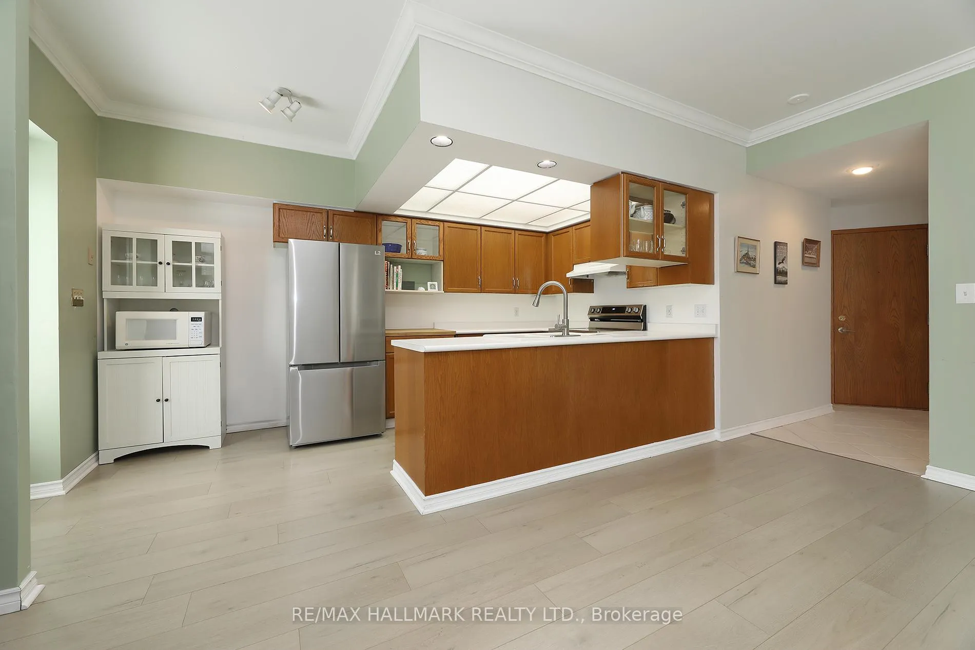 Photo 4 of Unit 305, 21 George Street, Aurora, Aurora Village — HOMEH