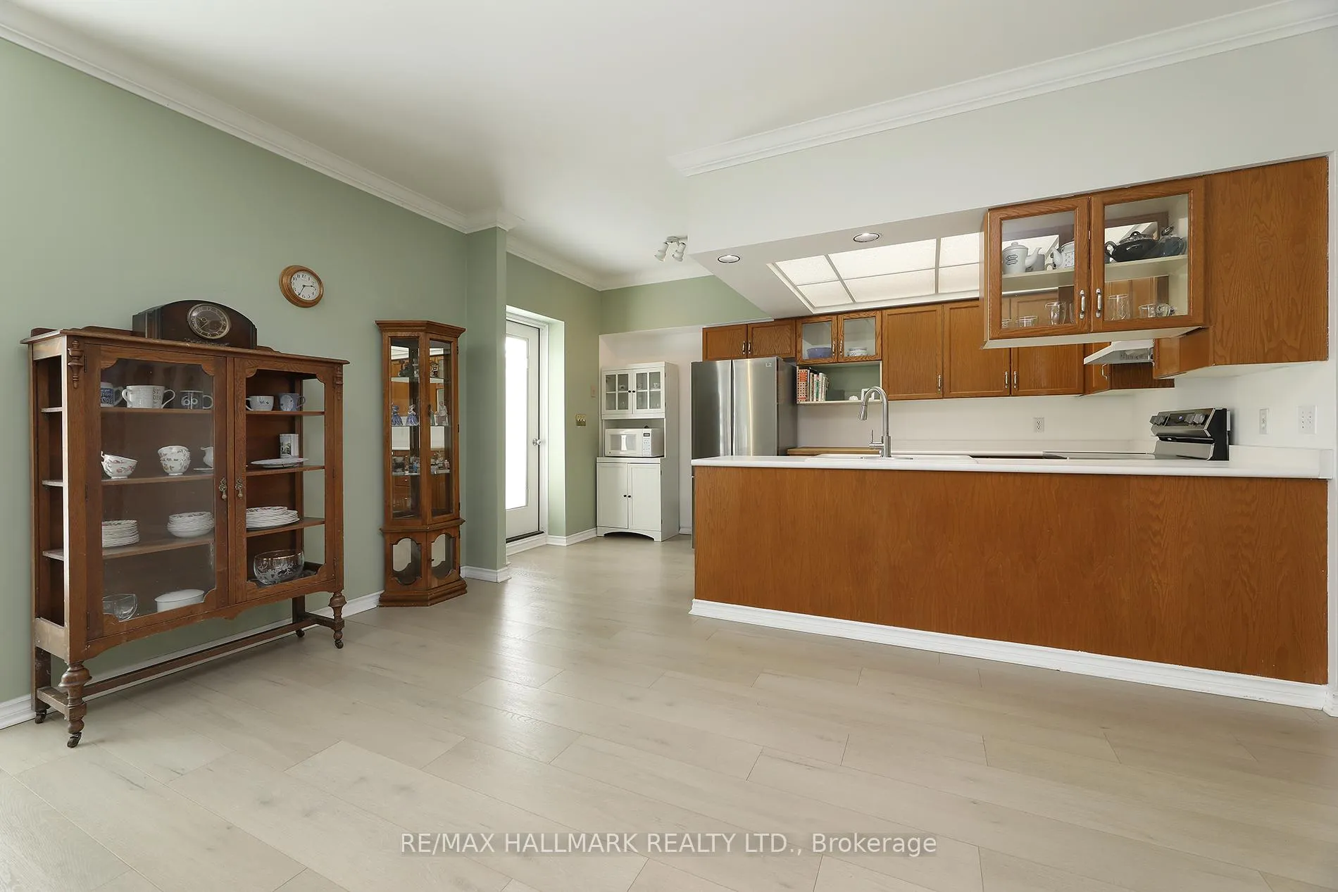 Photo 6 of Unit 305, 21 George Street, Aurora, Aurora Village — HOMEH