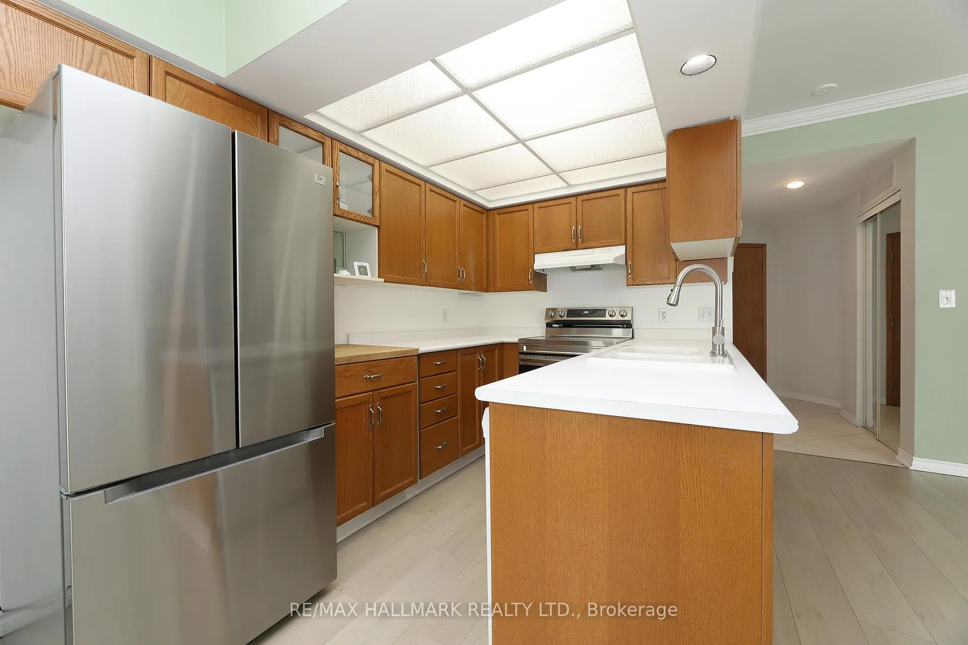 Photo 7 of Unit 305, 21 George Street, Aurora, Aurora Village — HOMEH