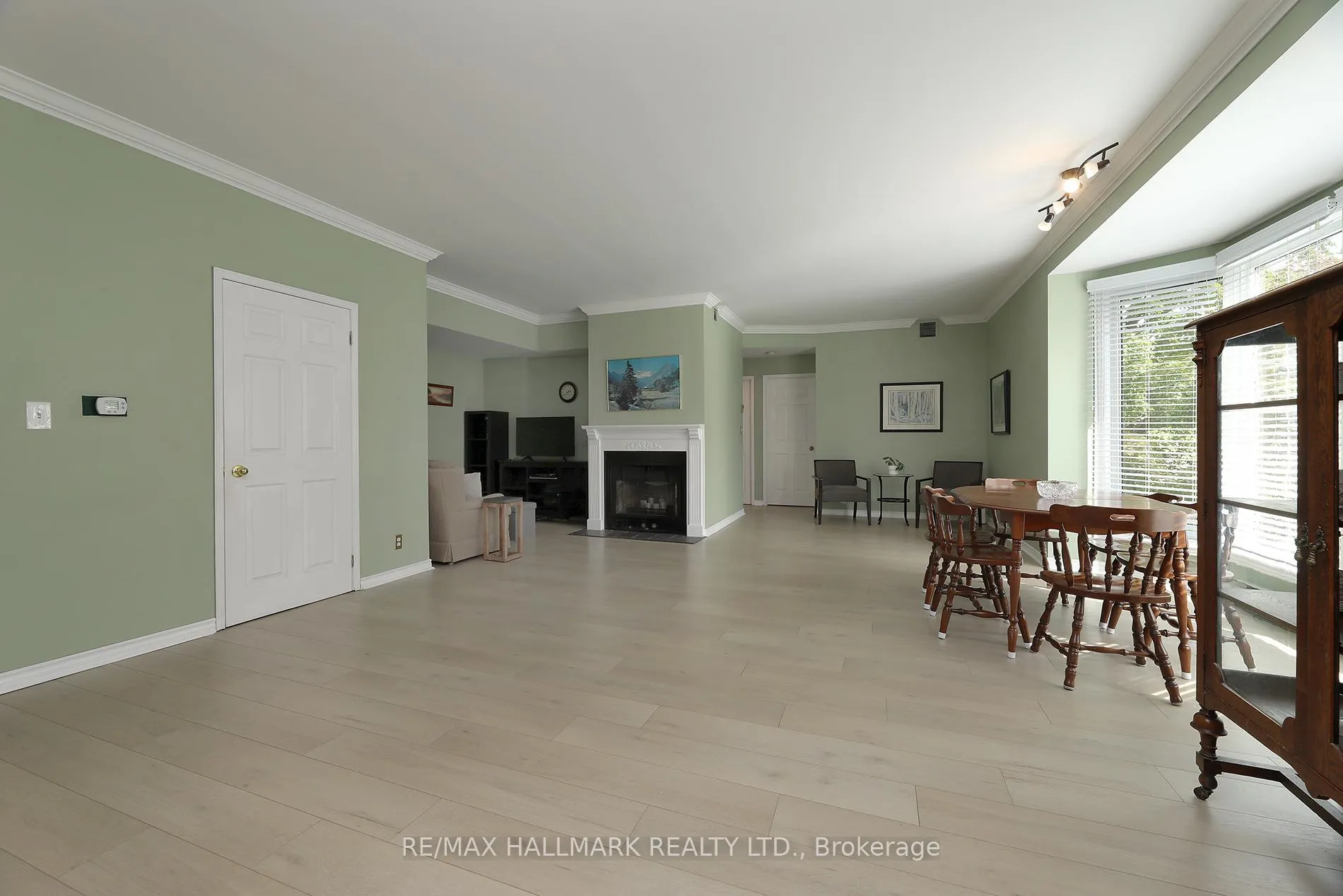 Photo 10 of Unit 305, 21 George Street, Aurora, Aurora Village — HOMEH