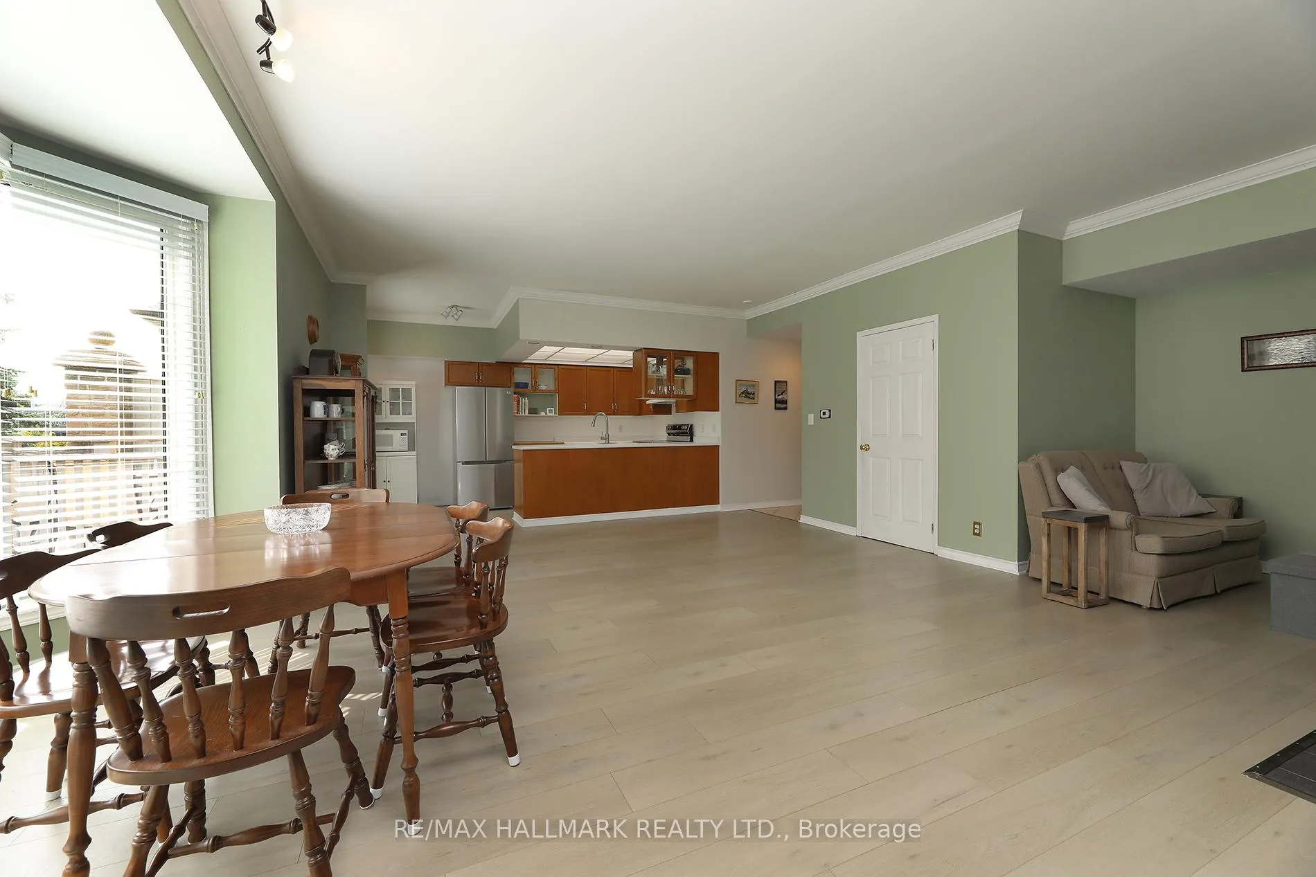 Photo 12 of Unit 305, 21 George Street, Aurora, Aurora Village — HOMEH