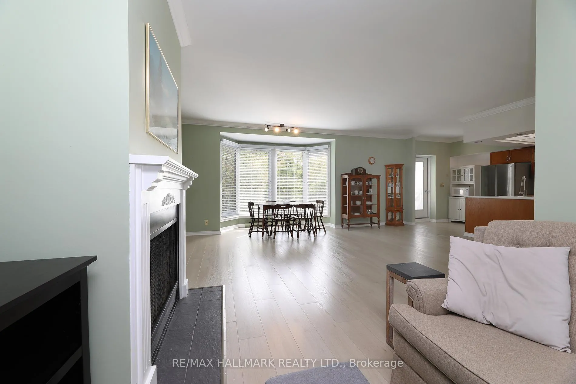 Photo 14 of Unit 305, 21 George Street, Aurora, Aurora Village — HOMEH