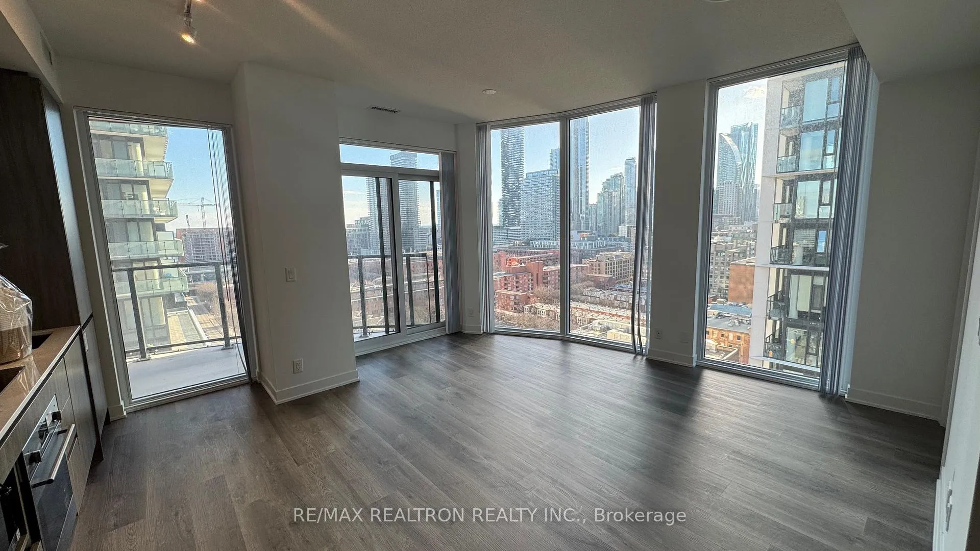 Photo 7 of Unit 1810, 180 Front Street E, Toronto, Moss Park — HOMEH