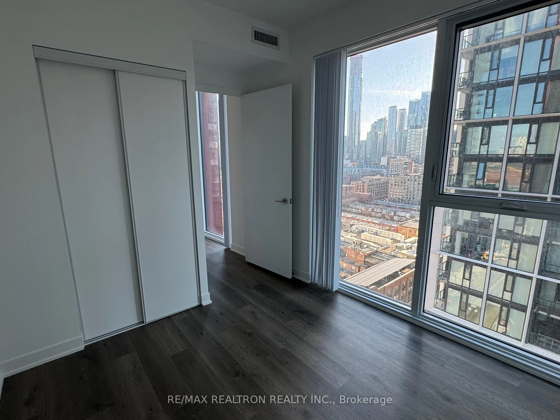 Photo 17 of Unit 1810, 180 Front Street E, Toronto, Moss Park — HOMEH