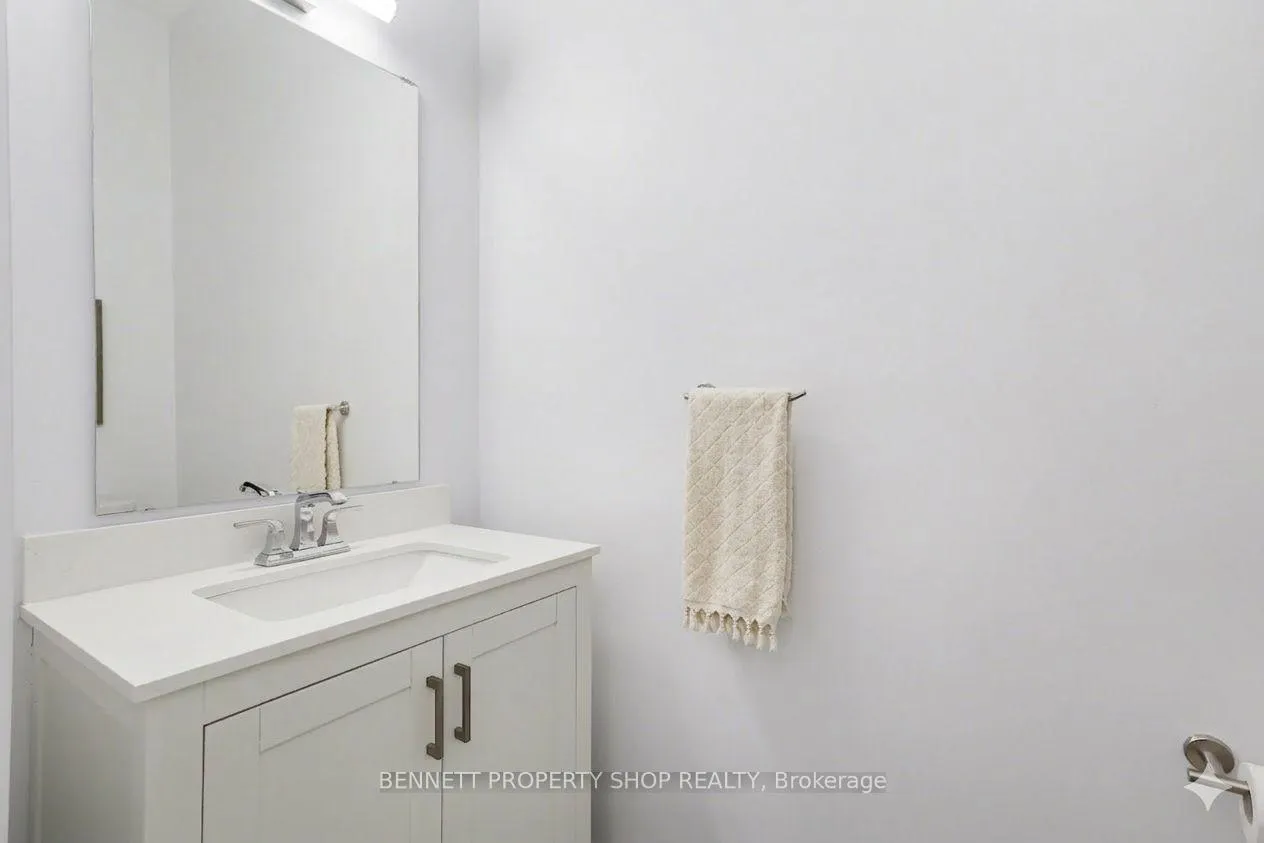 Photo 3 of 139 Duford Street, Ottawa, Vanier — HOMEH