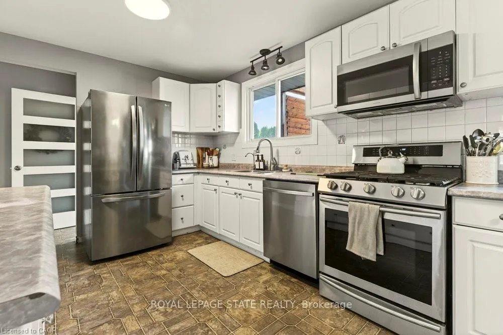 Photo 12 of 7 Prince Charles Drive, St. Catharines, Lakeport — HOMEH