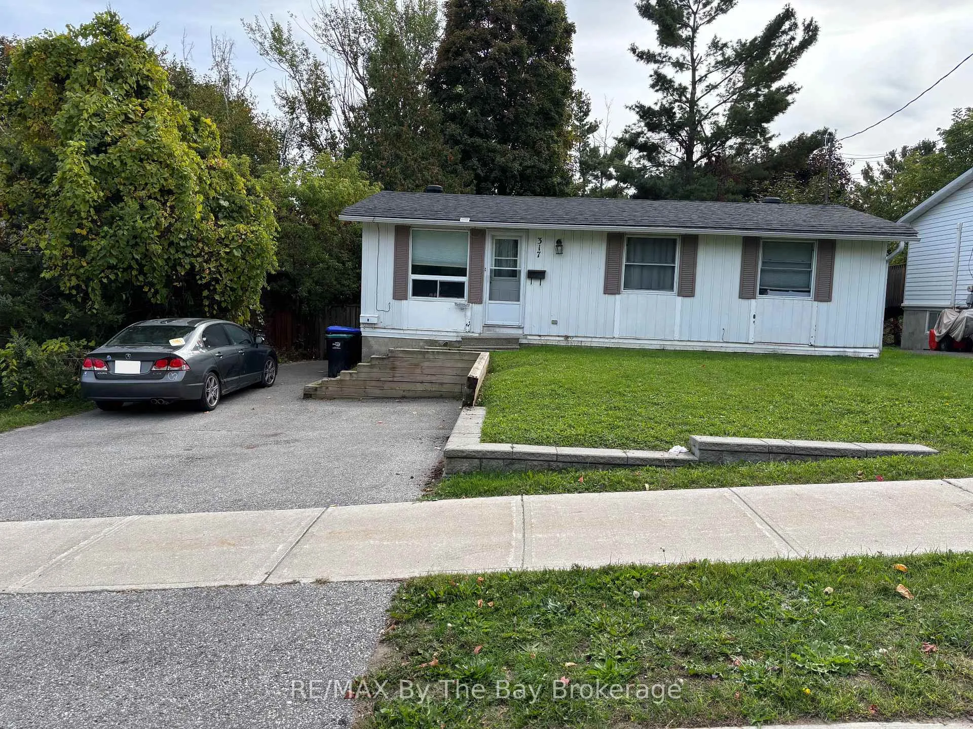 Photo 3 of 317 Hugel Avenue, Midland — HOMEH