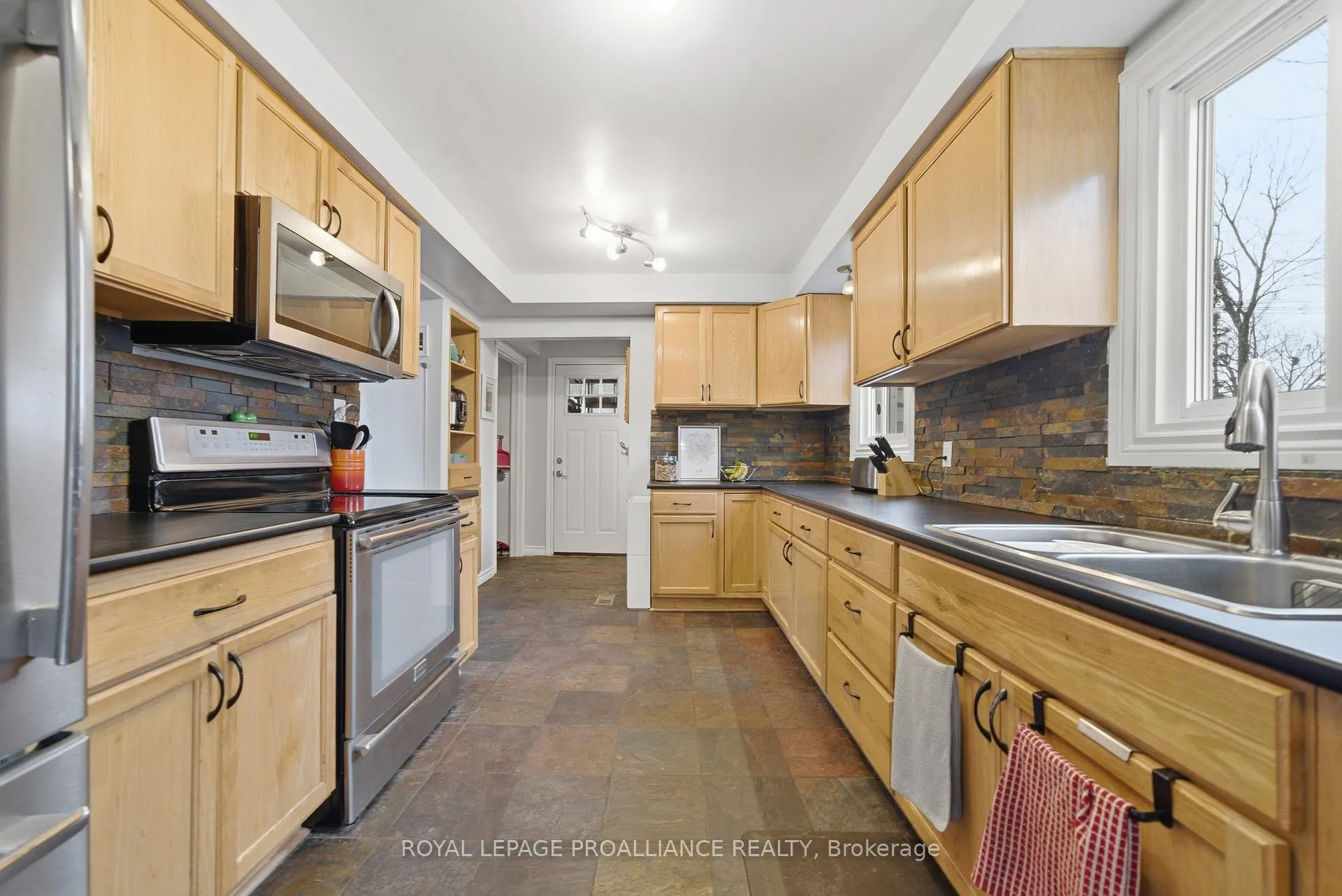 Photo 13 of 24 Austin Street, Quinte West, Trenton Ward — HOMEH