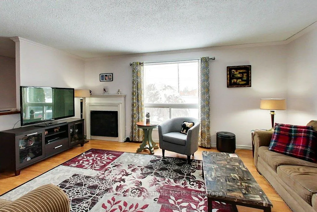 Photo 10 of 56 Lorne Avenue, Collingwood — HOMEH