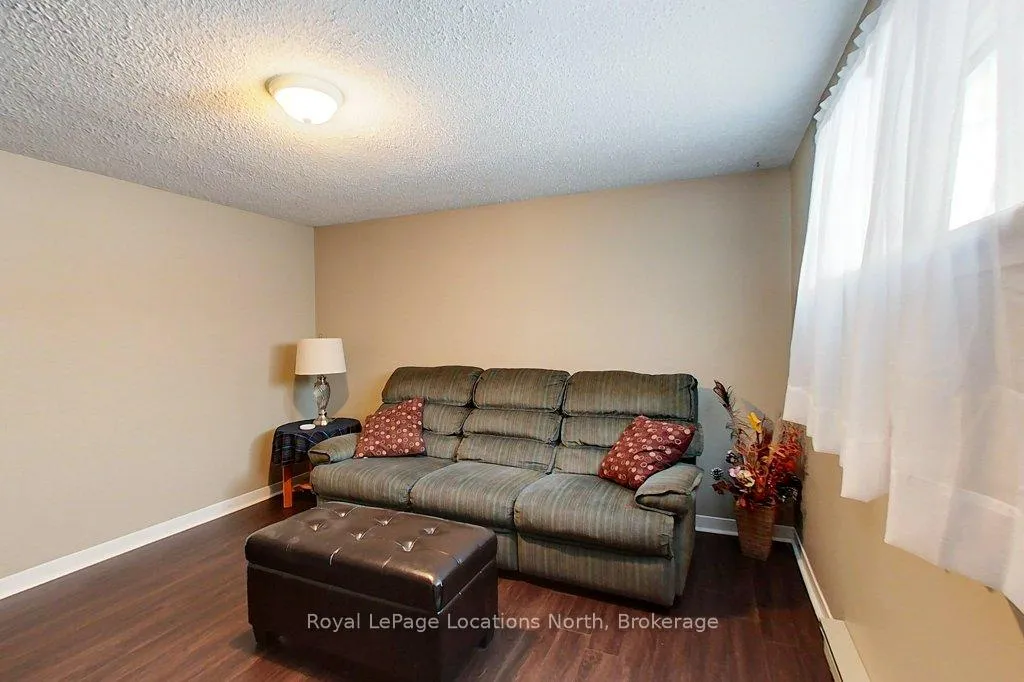 Photo 30 of 56 Lorne Avenue, Collingwood — HOMEH