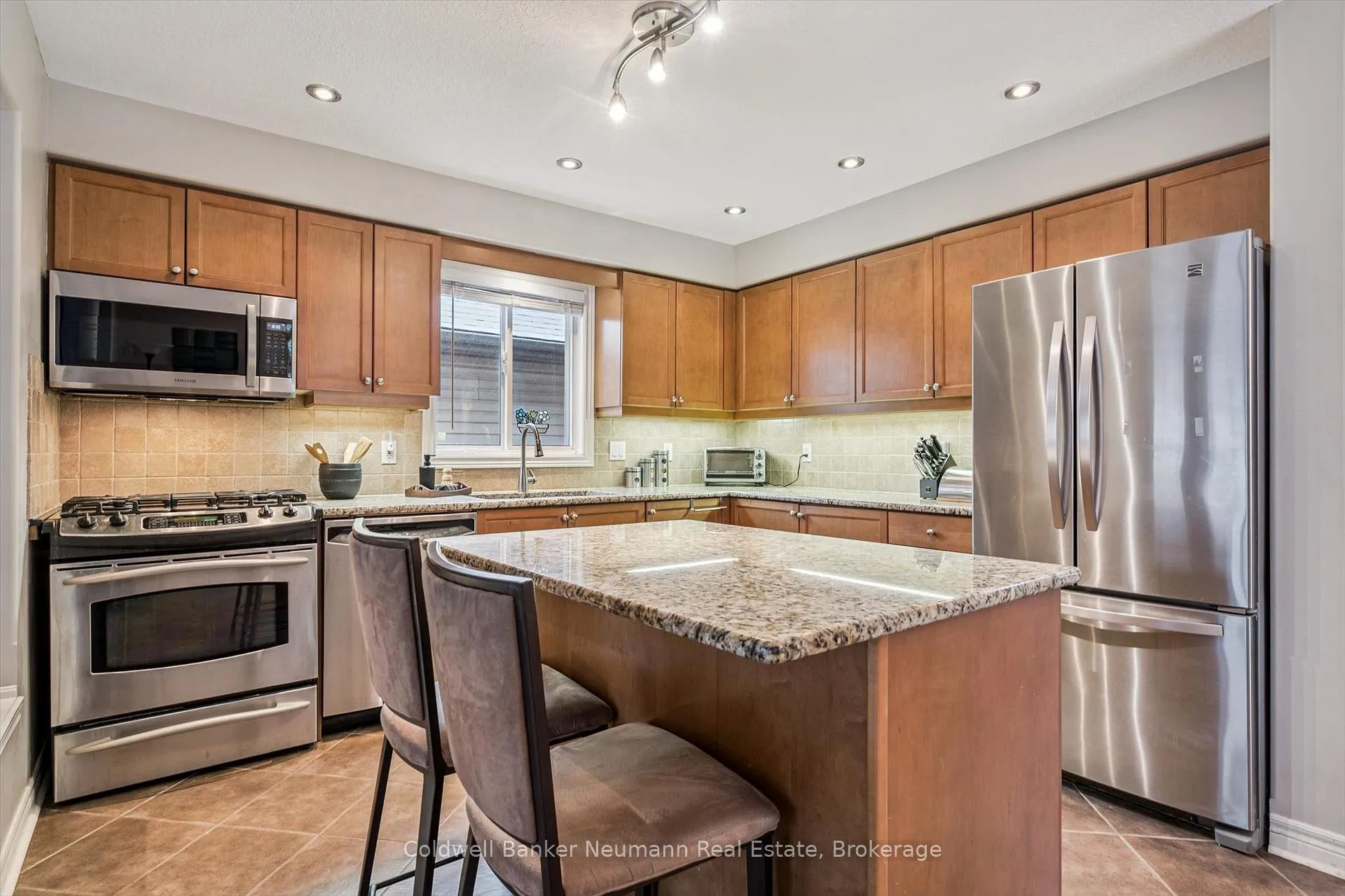 Photo 12 of 150 Lynch Circle, Guelph, Pineridge/Westminster Woods — HOMEH