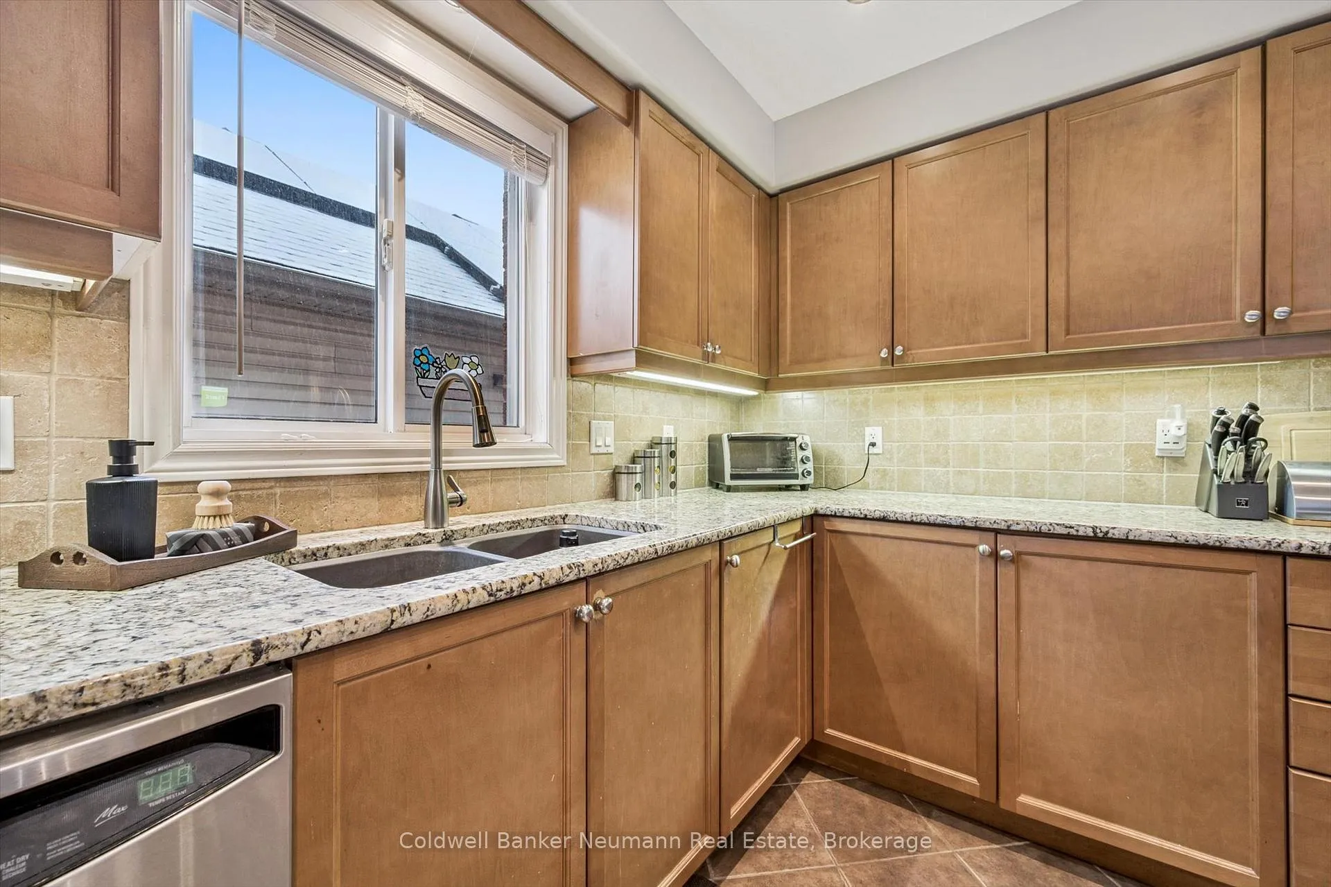 Photo 16 of 150 Lynch Circle, Guelph, Pineridge/Westminster Woods — HOMEH