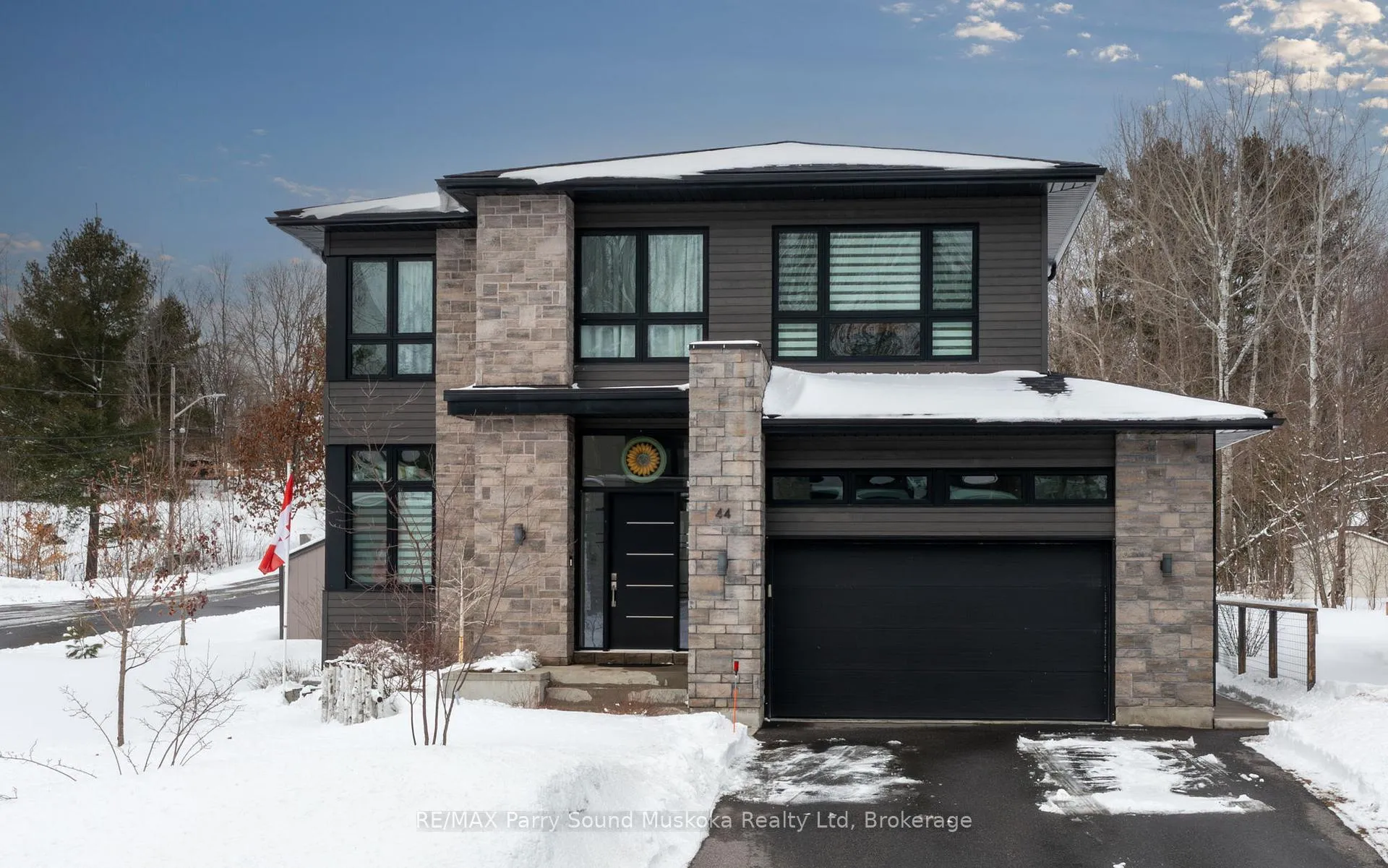 Photo 2 of 44 Dennis Drive, Parry Sound — HOMEH
