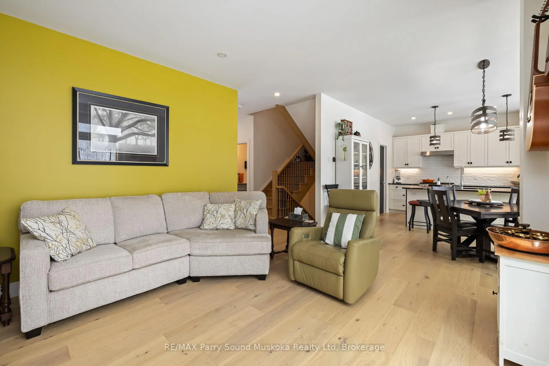 Photo 10 of 44 Dennis Drive, Parry Sound — HOMEH