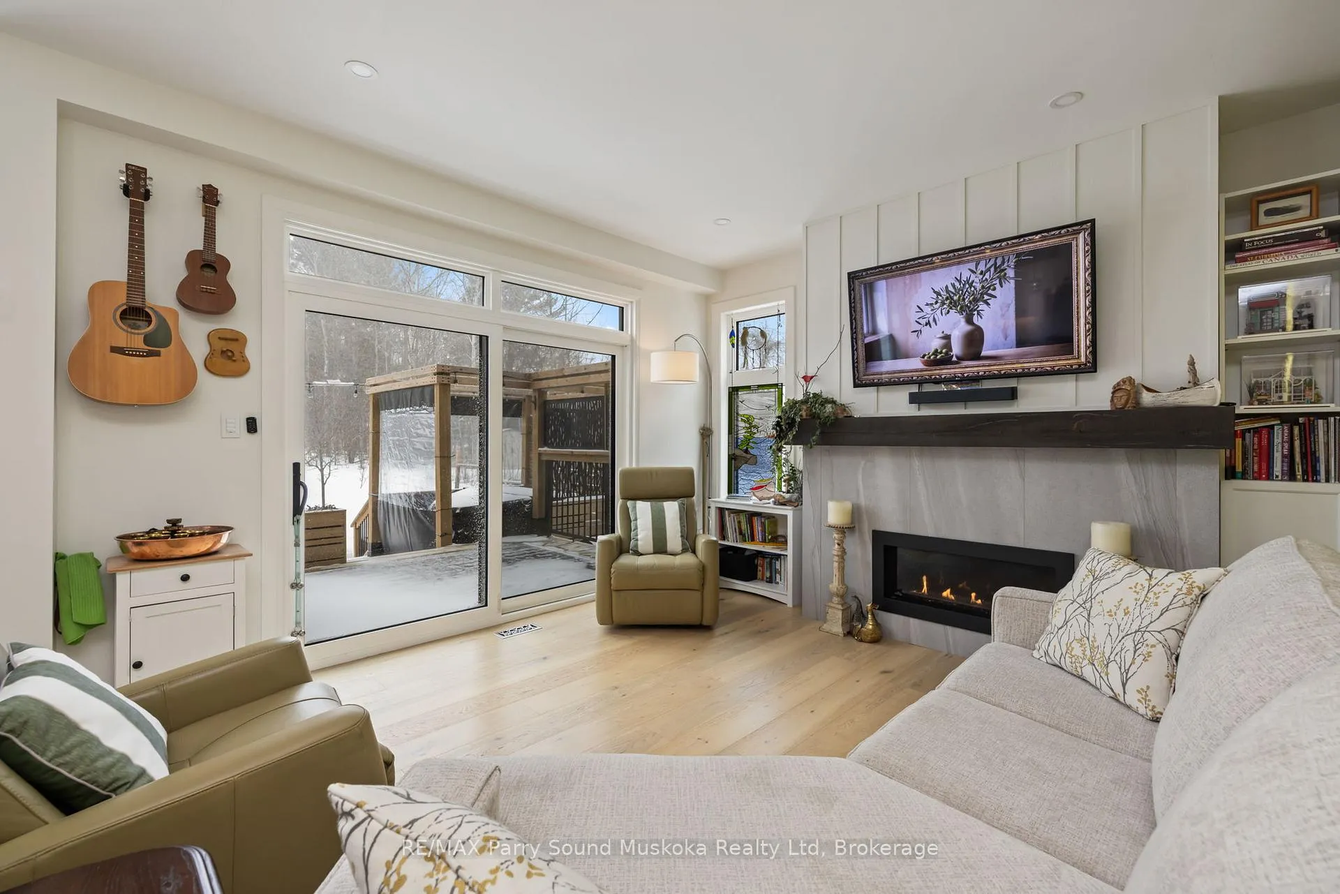 Photo 12 of 44 Dennis Drive, Parry Sound — HOMEH