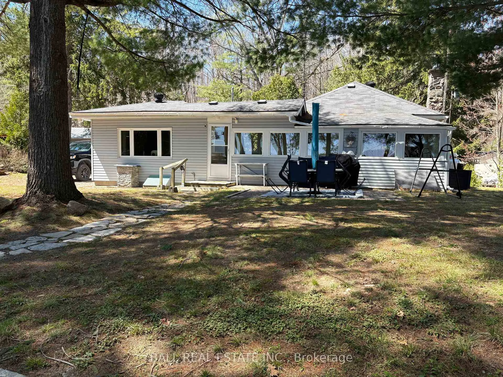 Photo 32 of 2077 White Lake Road W, Douro-Dummer — HOMEH