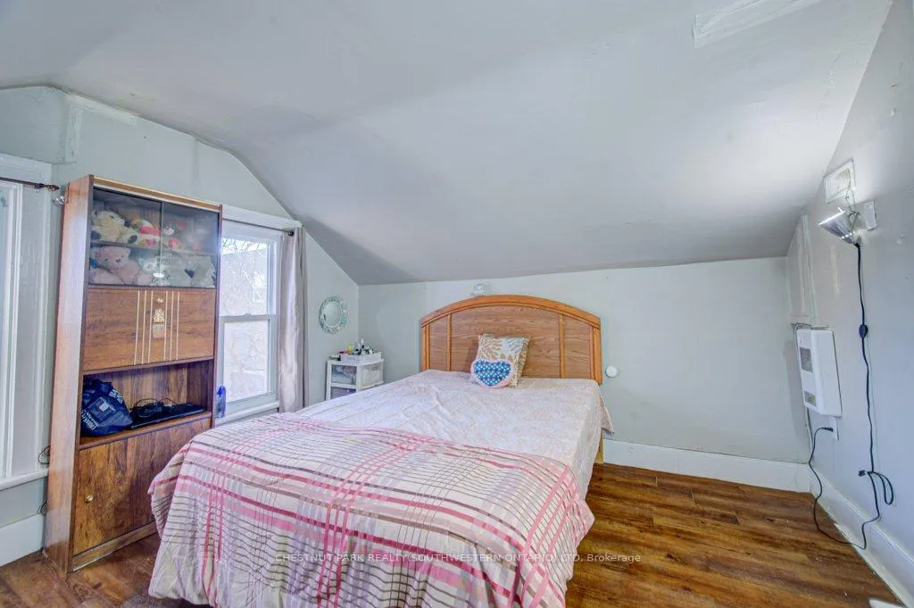 Photo 11 of 133 Darling Street, Brantford — HOMEH