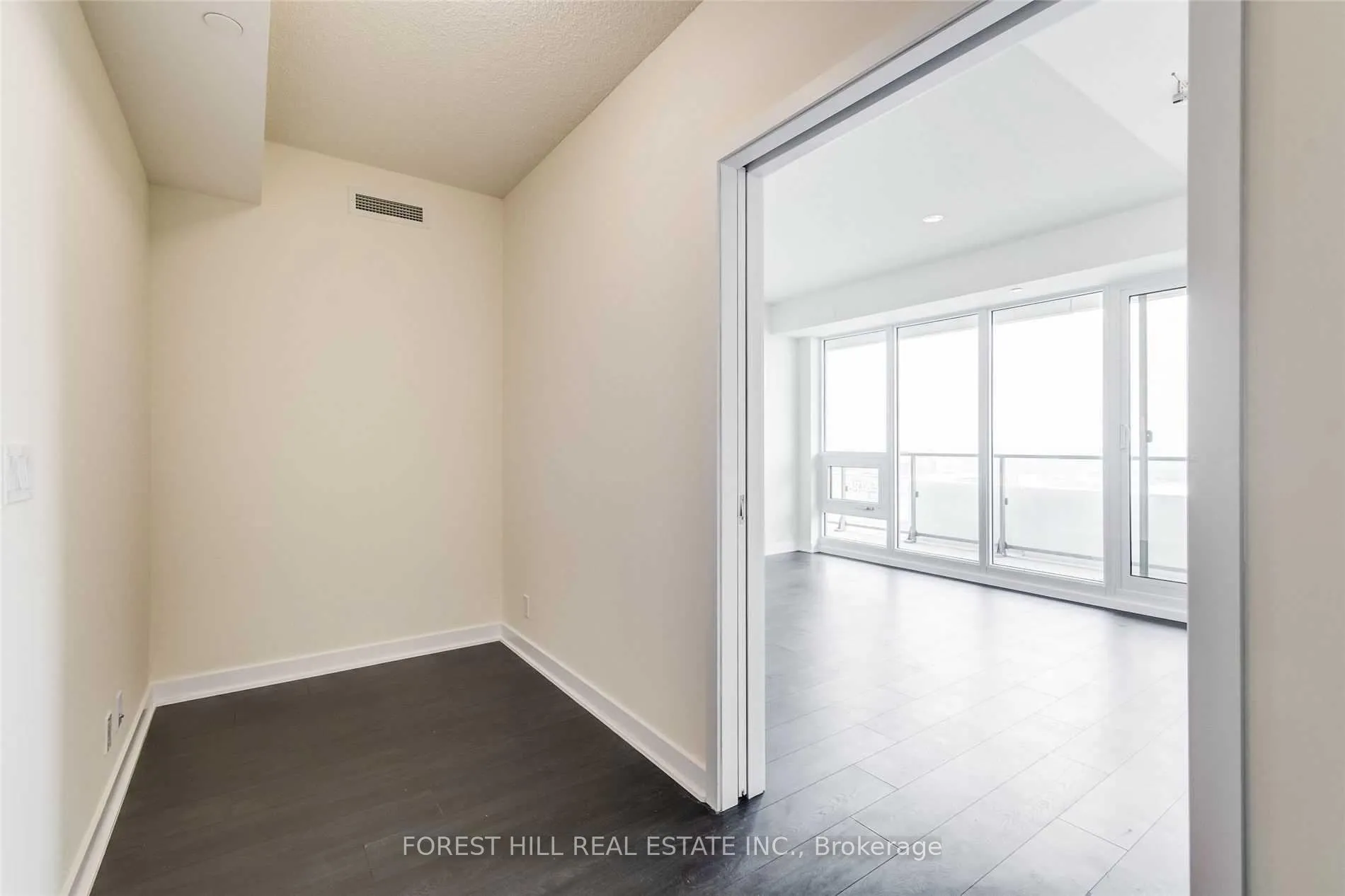 Photo 5 of Unit 5201, 2221 Yonge Street, Toronto, Mount Pleasant West — HOMEH